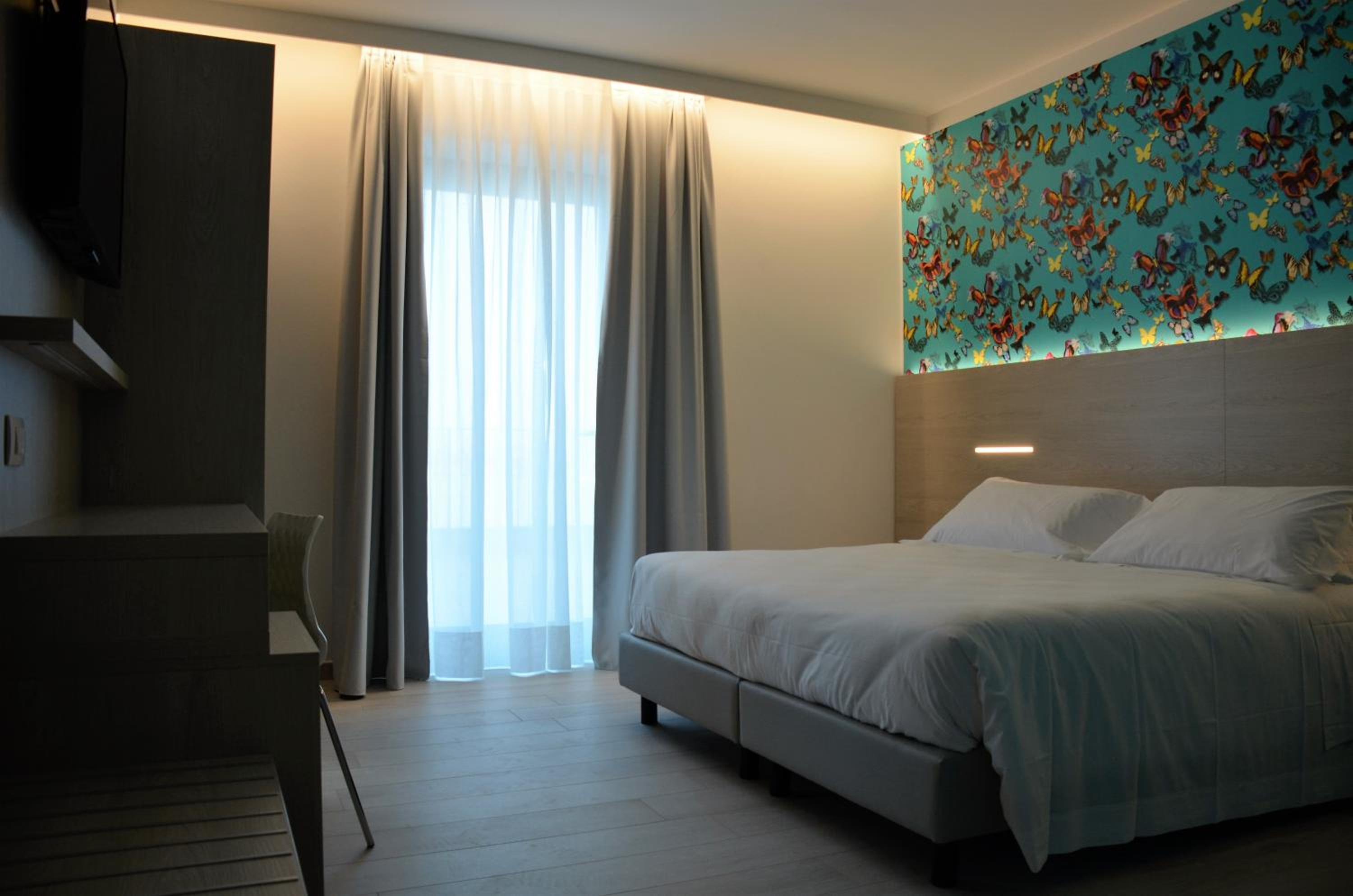 Double Room with Lake View - Photo 5