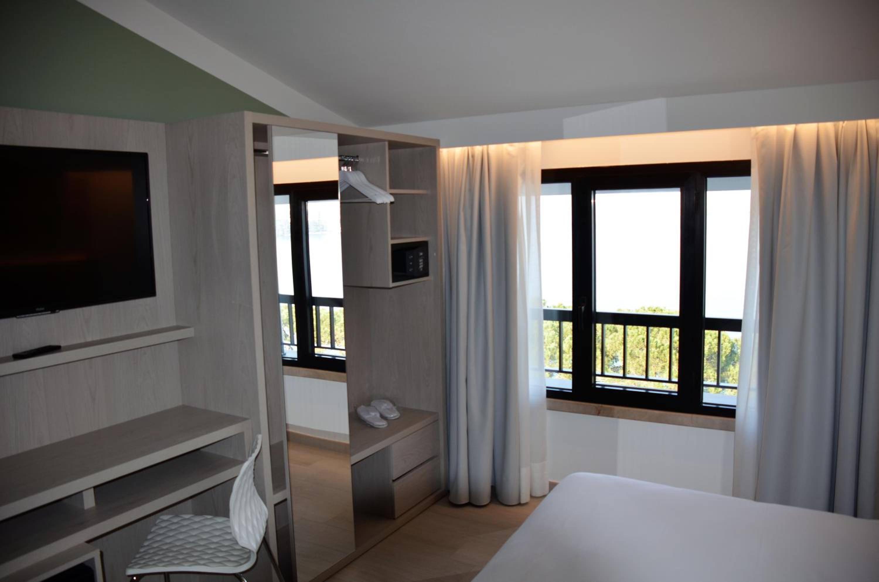 Double or Twin Room - Photo 5