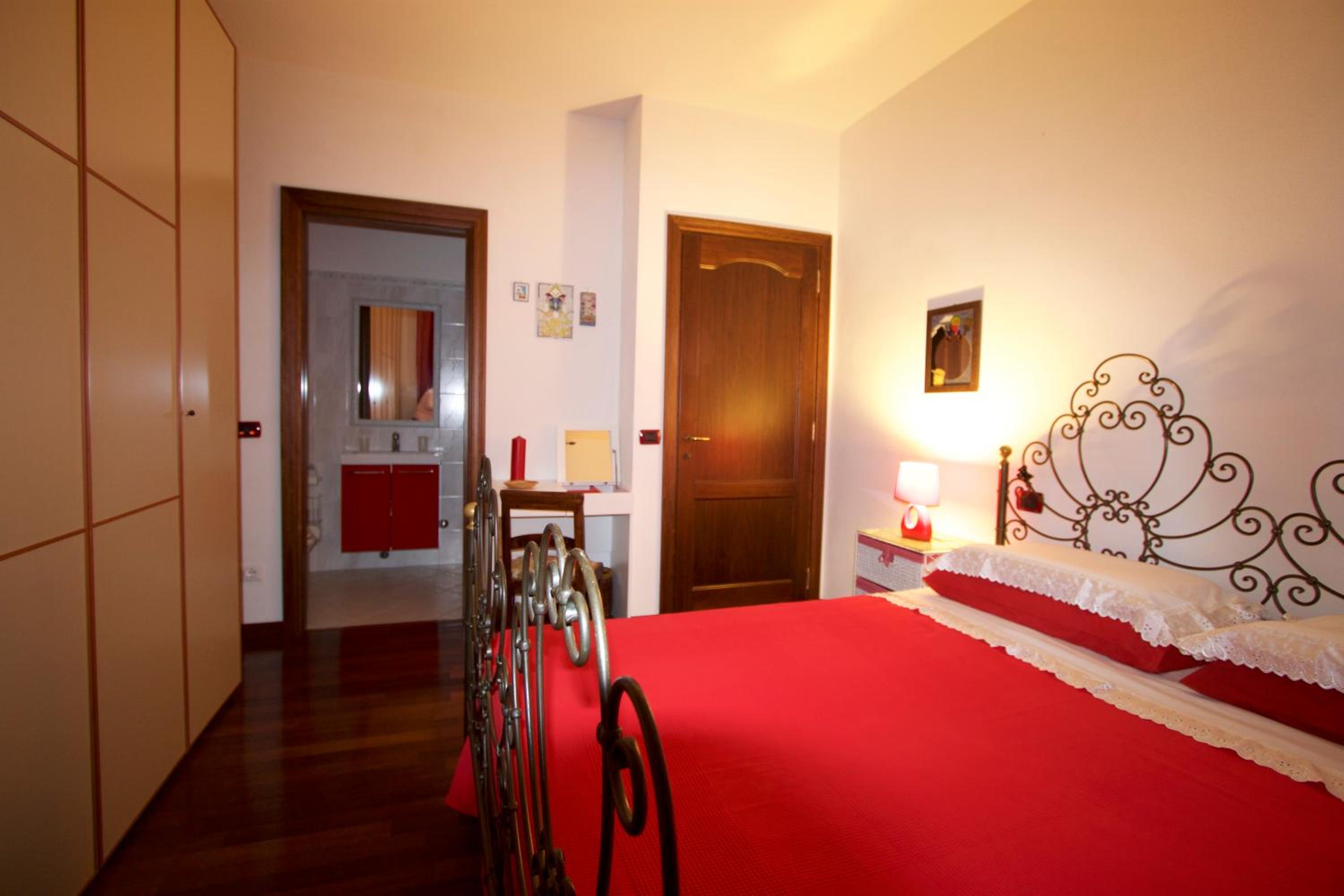 Deluxe Double Room with Shower - Photo 1