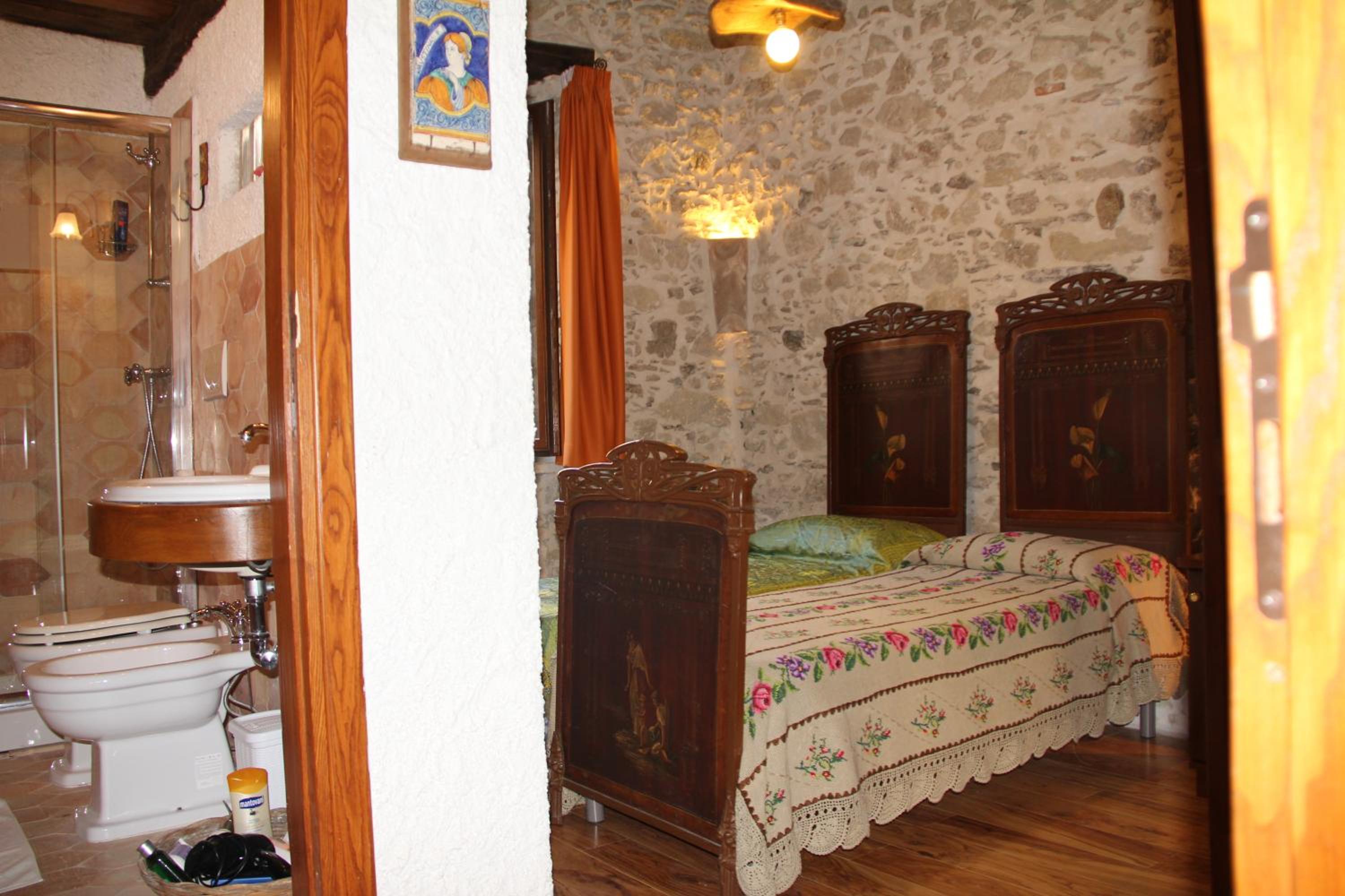 Standard Twin Room with Garden View photo 2