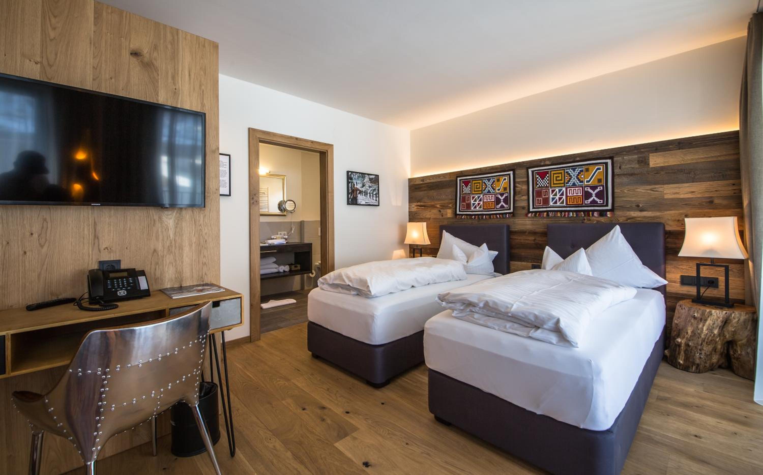 Deluxe Double Room - Photo 9