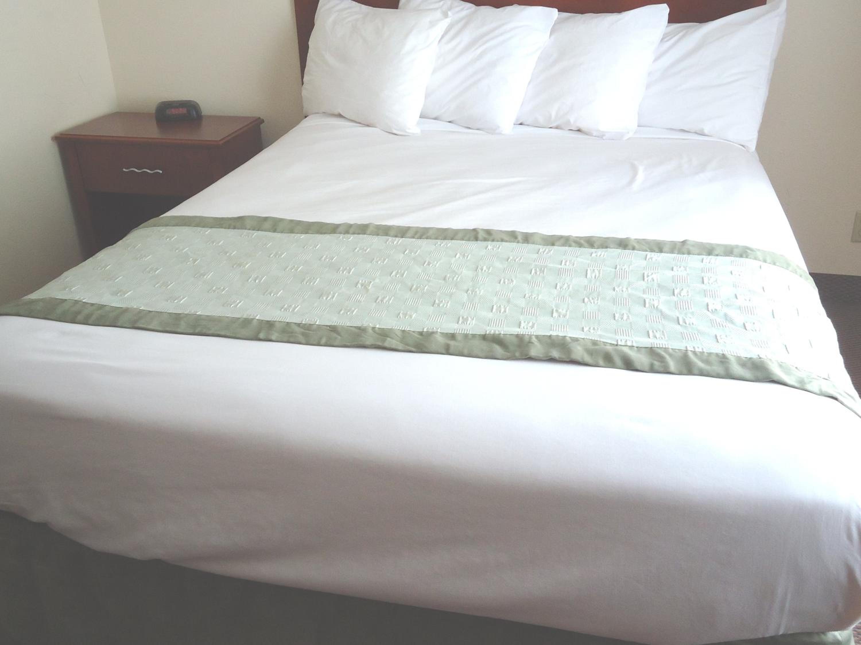 Queen Suite with Sofa Bed - Non-Smoking - Photo 10