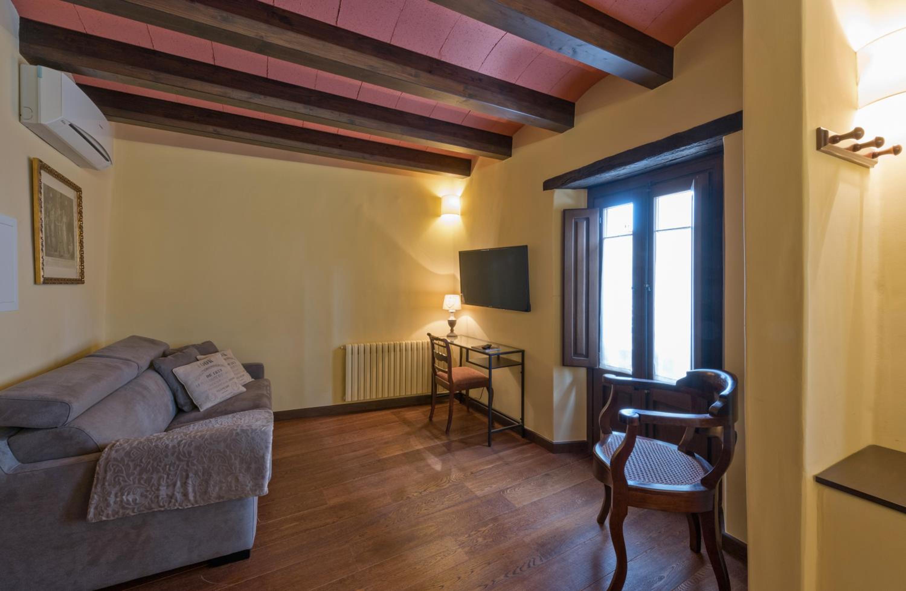 Standard Twin Room with Balcony photo 3