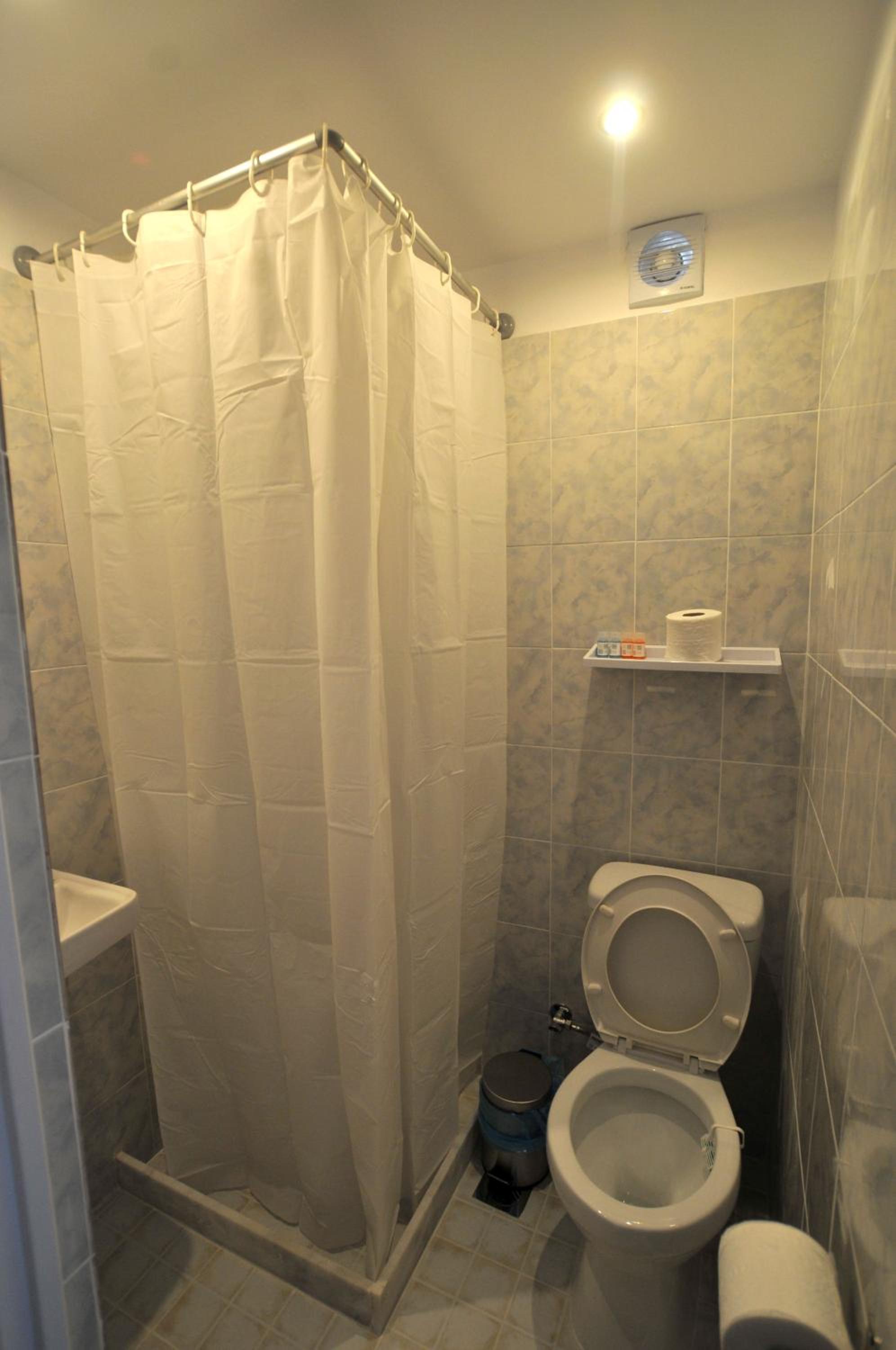 Standard Double or Twin Room with Balcony - Photo 4