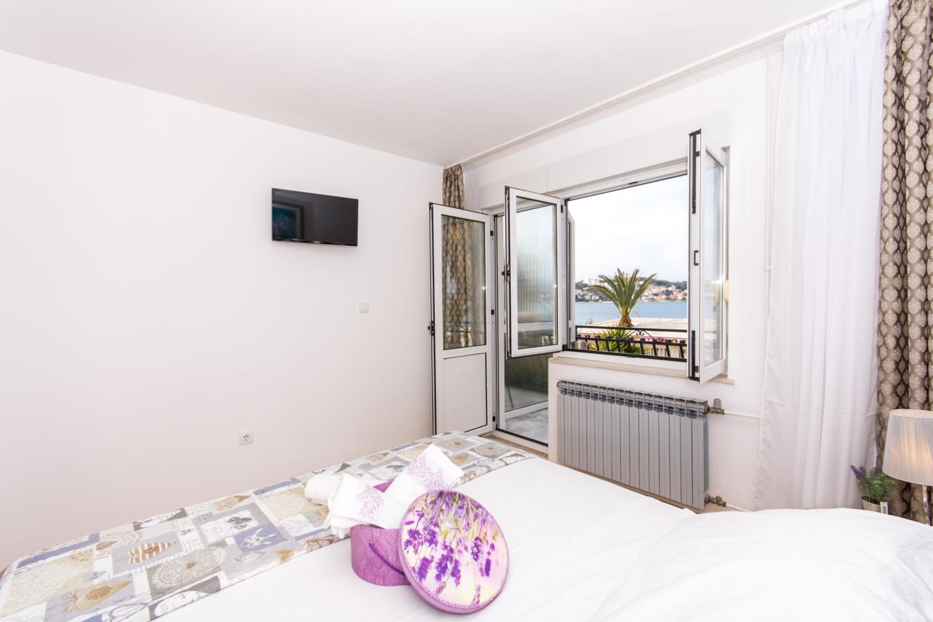 Quadruple Room with Sea View - Photo 1