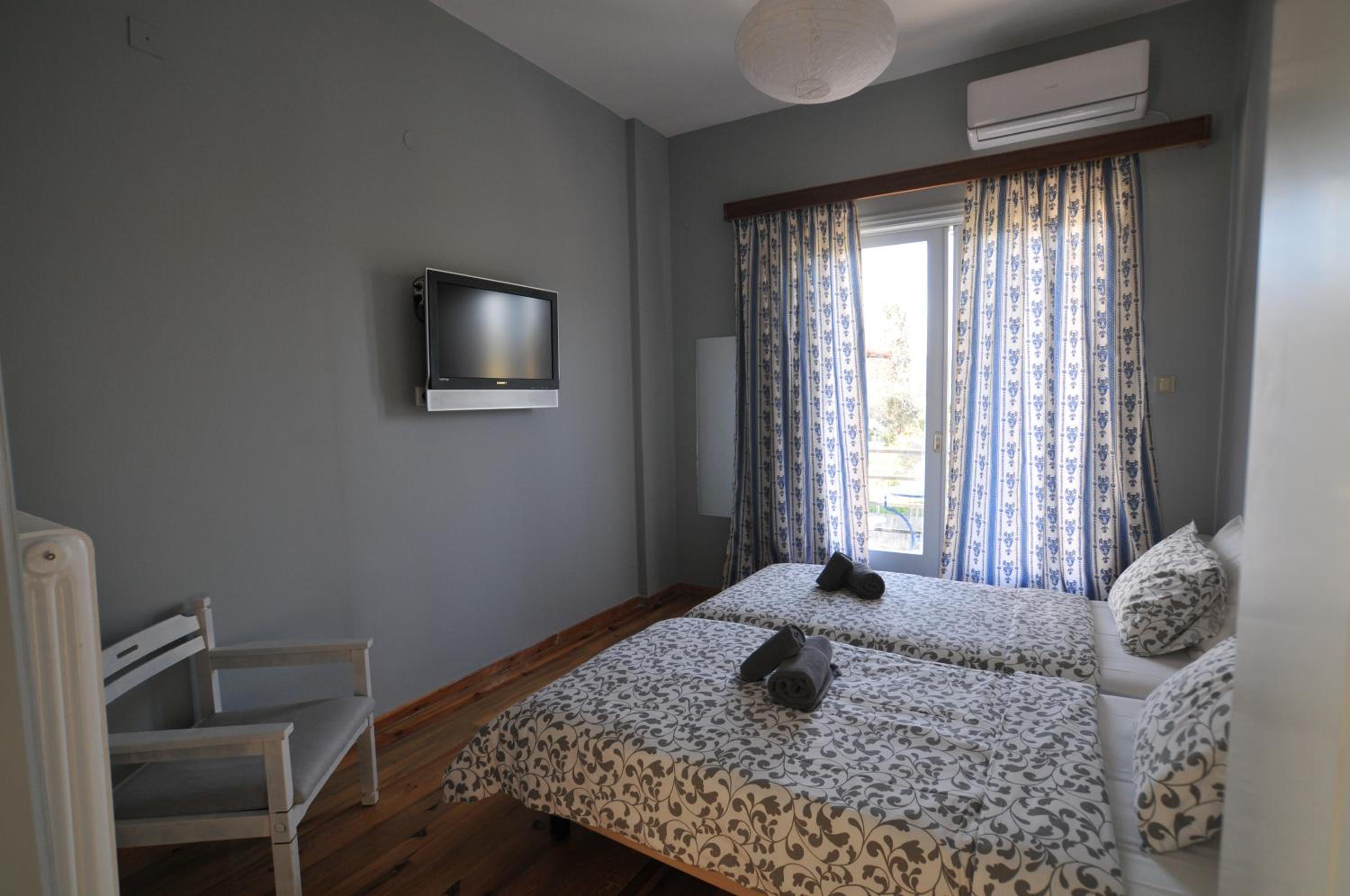 Twin Room with Balcony - Photo 1