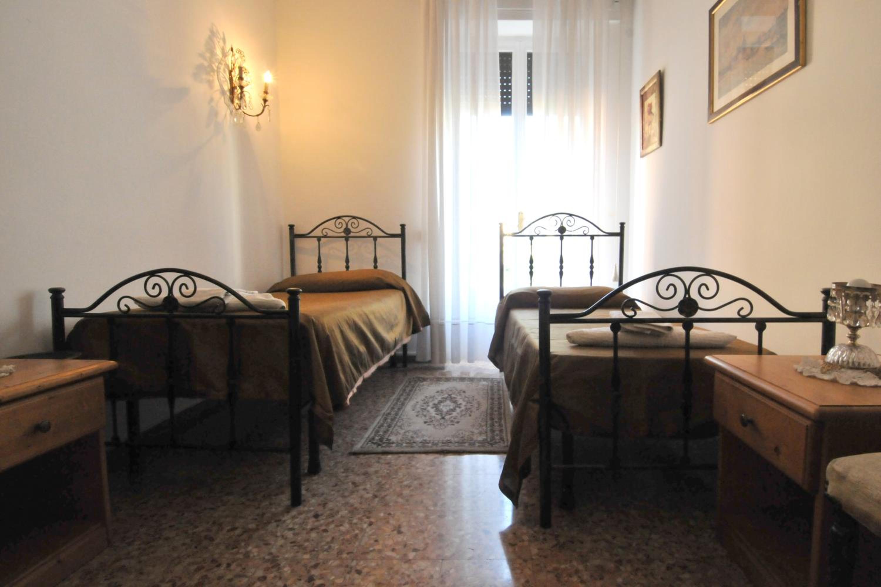 Twin Room With Shared Toilet