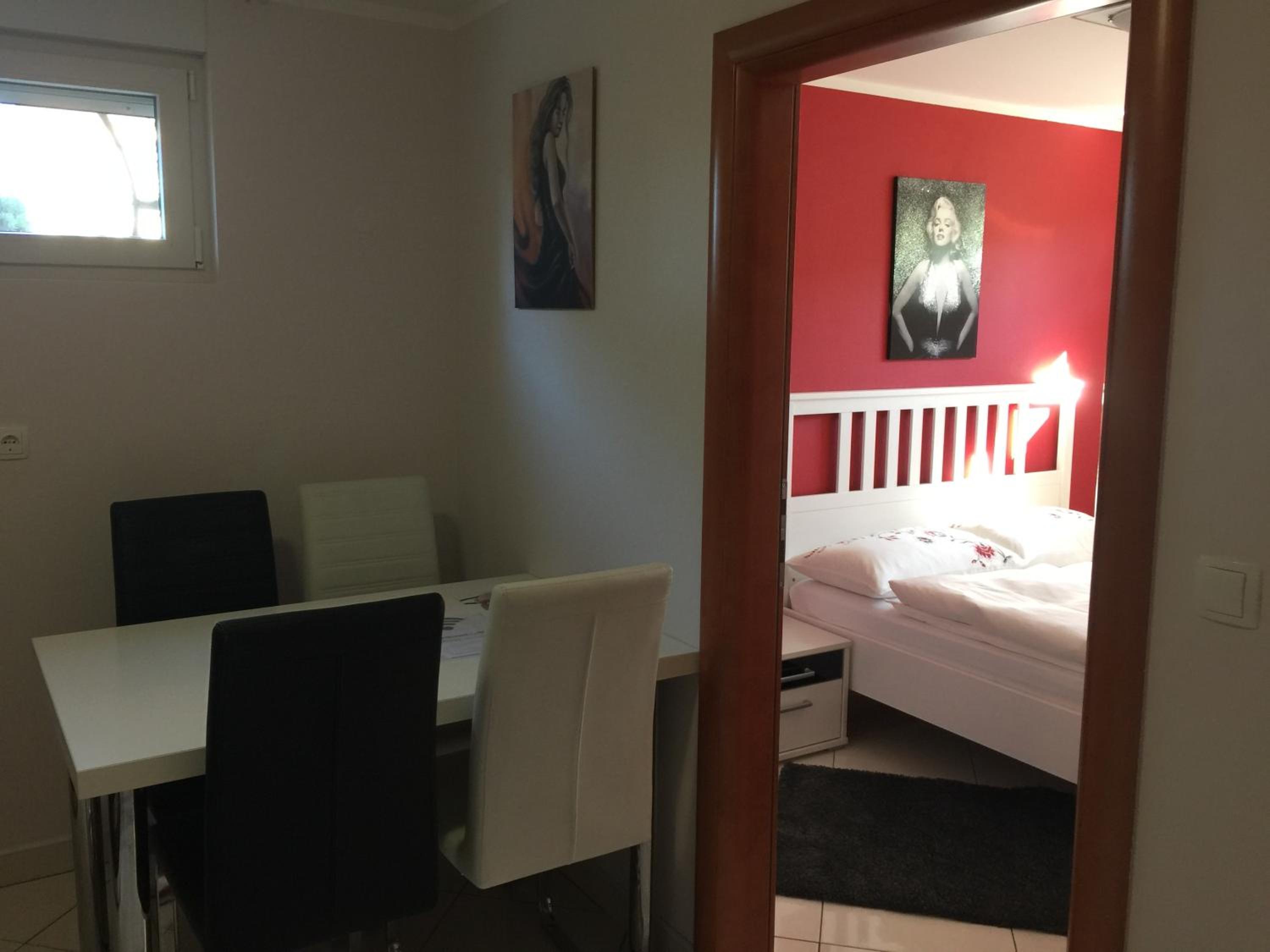 One-Bedroom Apartment with Sofa Bed photo 3