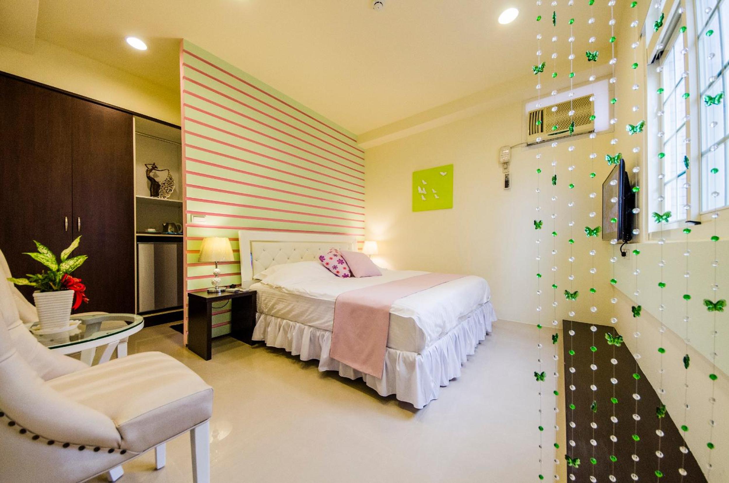 Queen Room photo 1