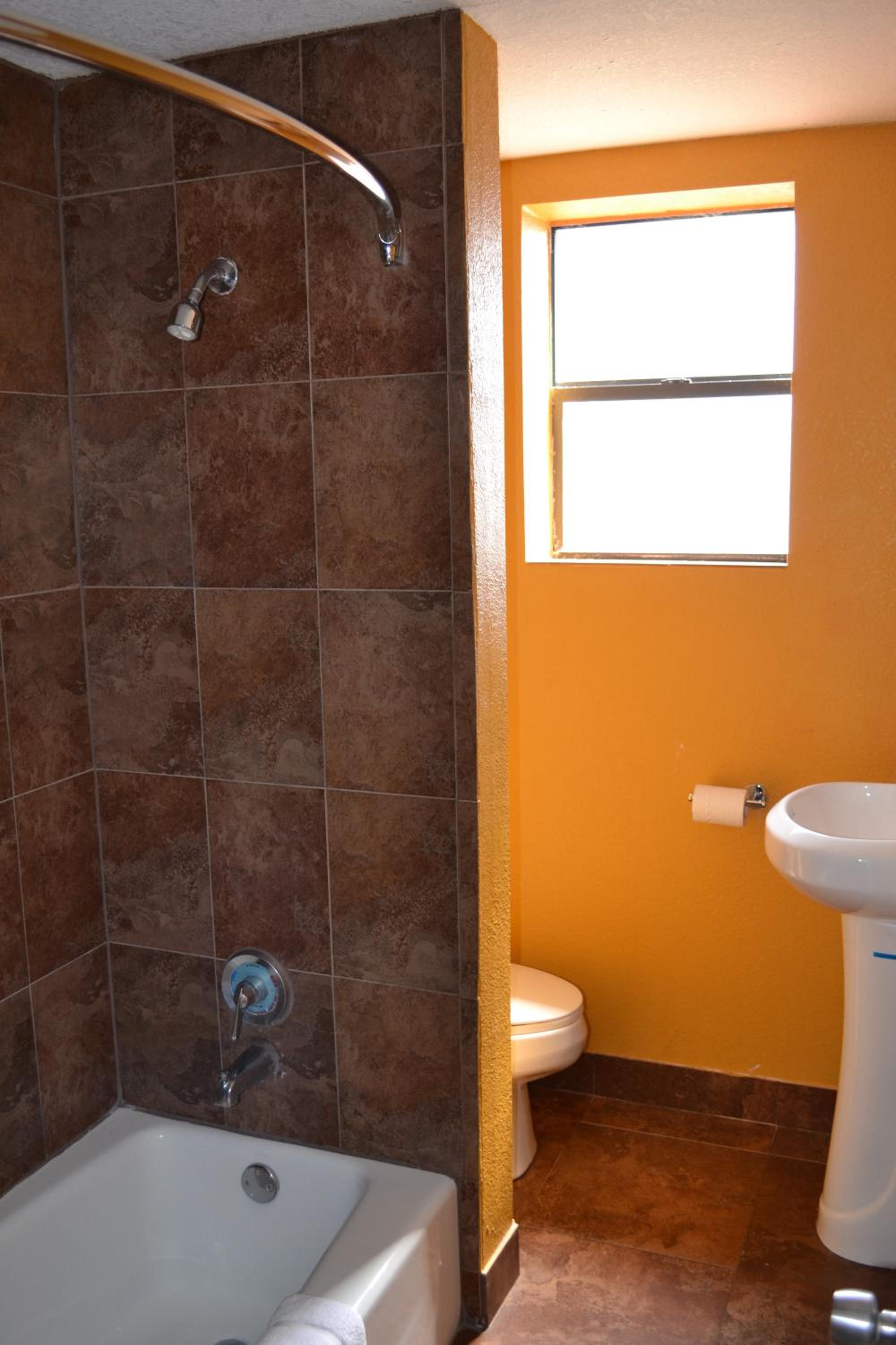 King Room - Non-Smoking - Photo 4