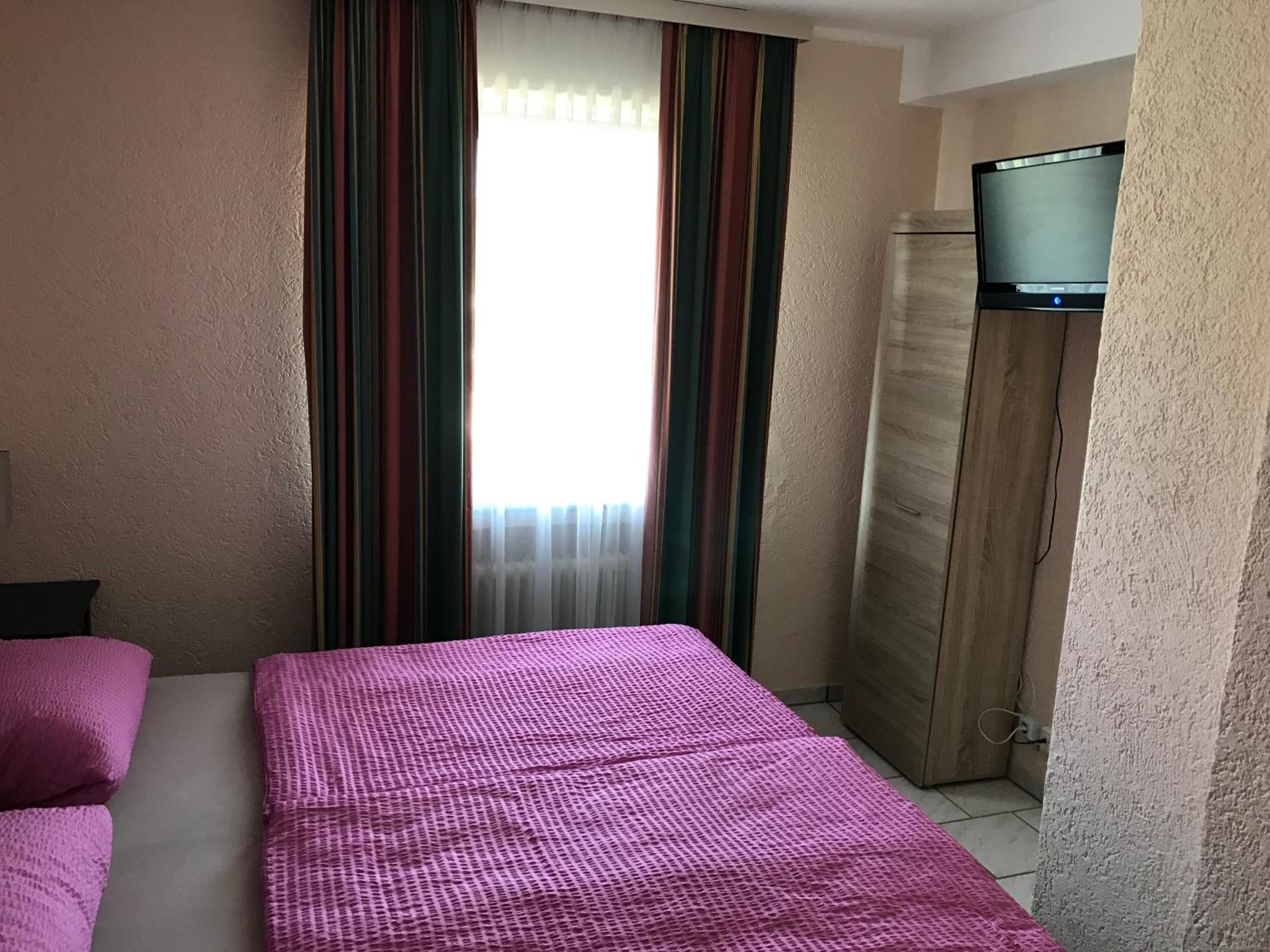 Economy Double Room - Photo 3