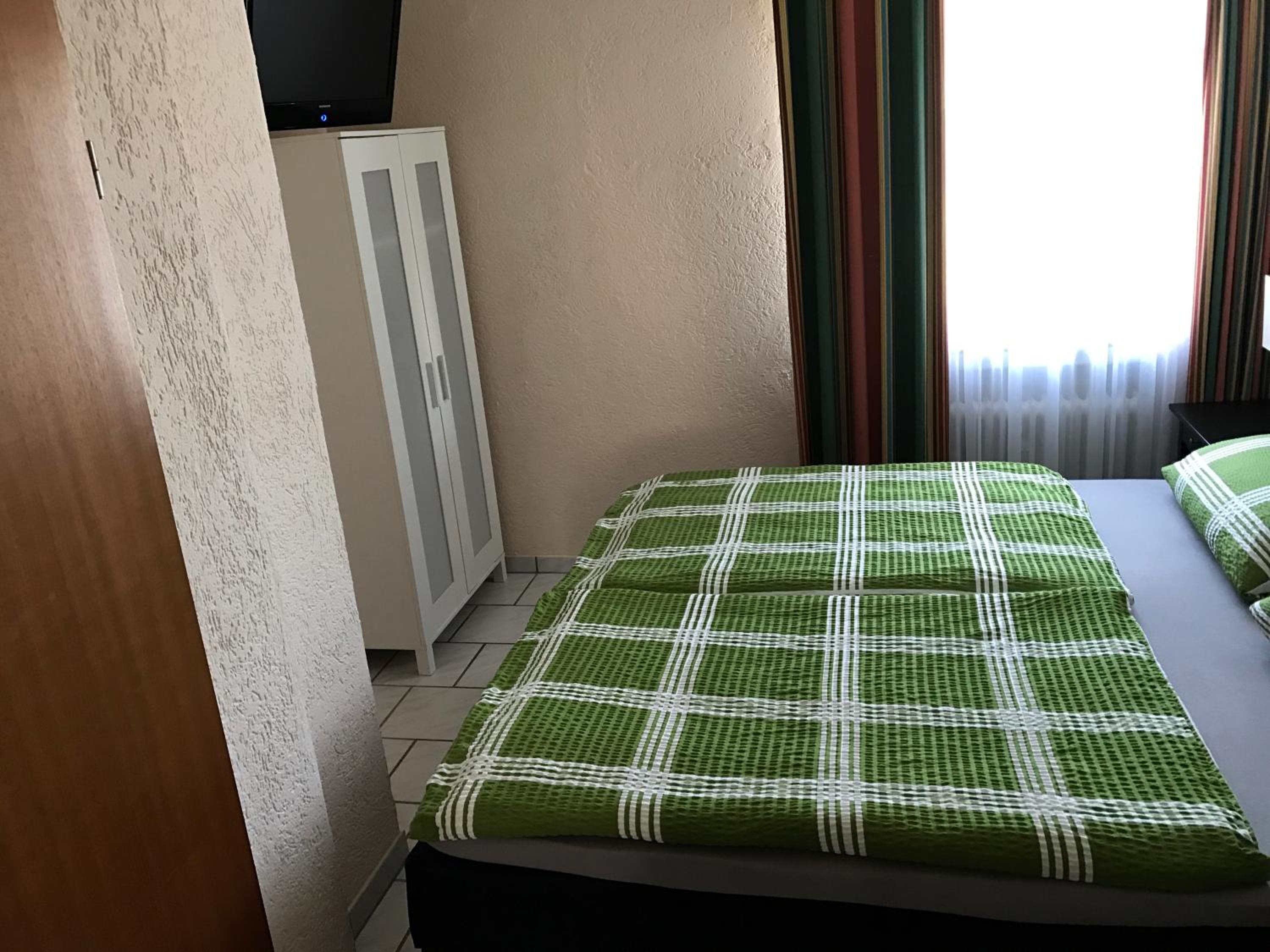 Economy Double Room - Photo 7