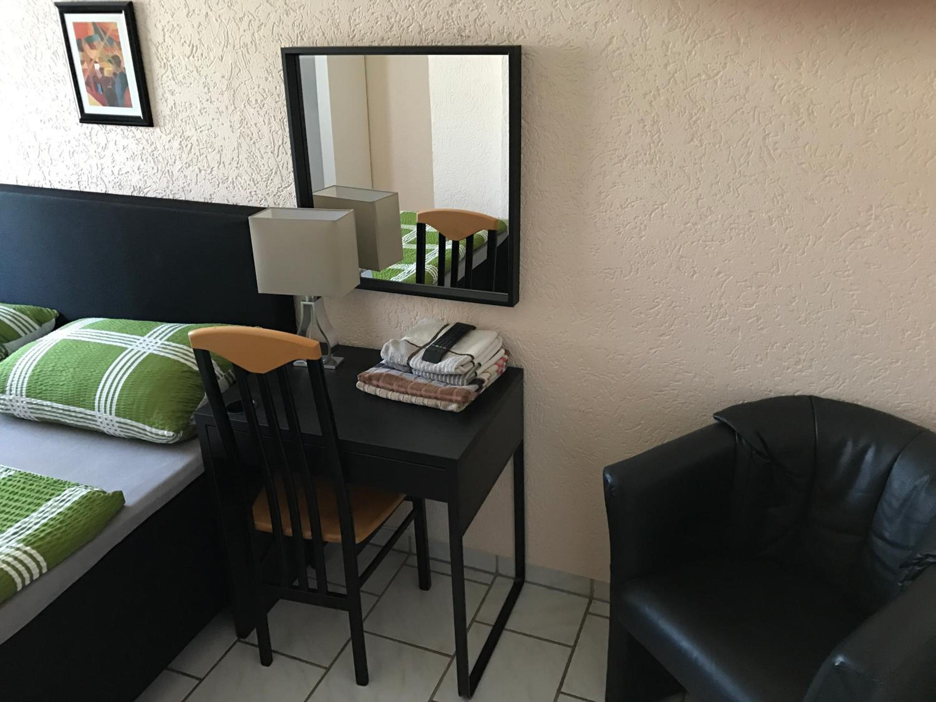 Economy Double Room - Photo 6