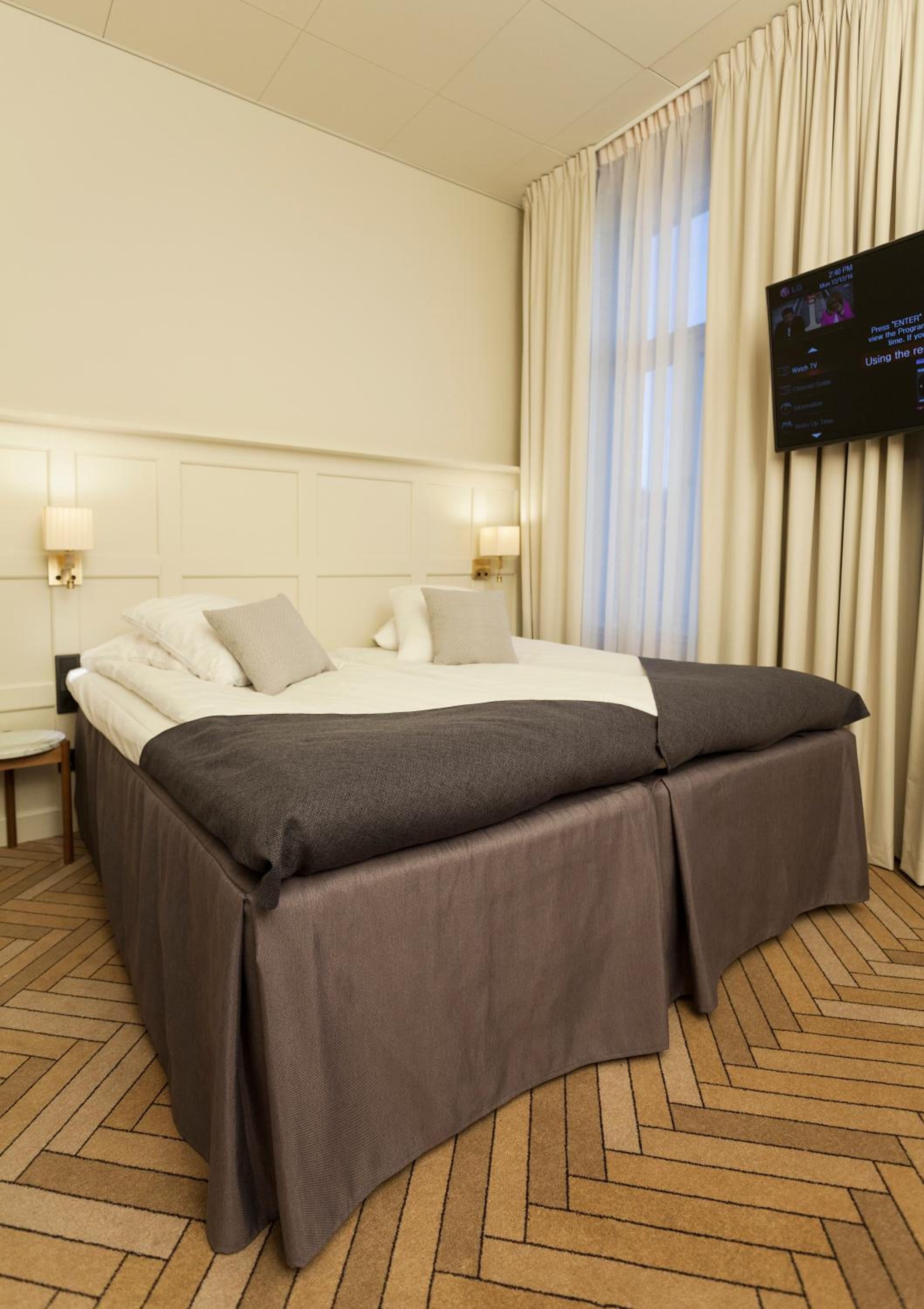 Standard Twin Room - Photo 8