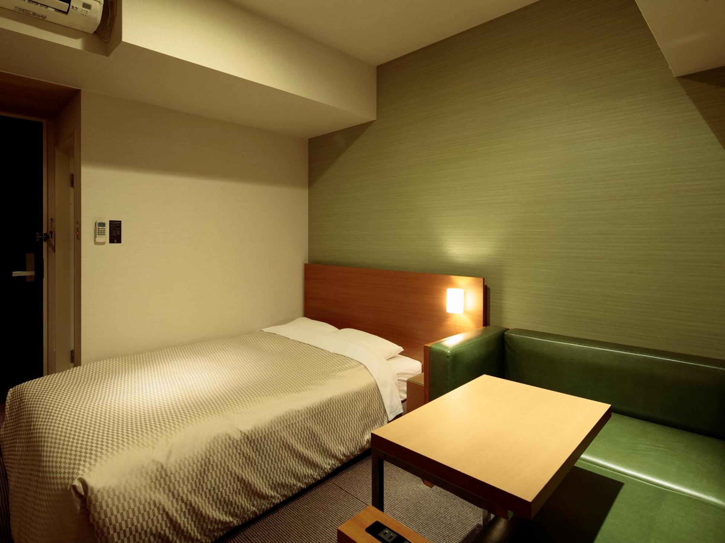 Standard Double Room with Sofa - Non-Smoking - Photo 4