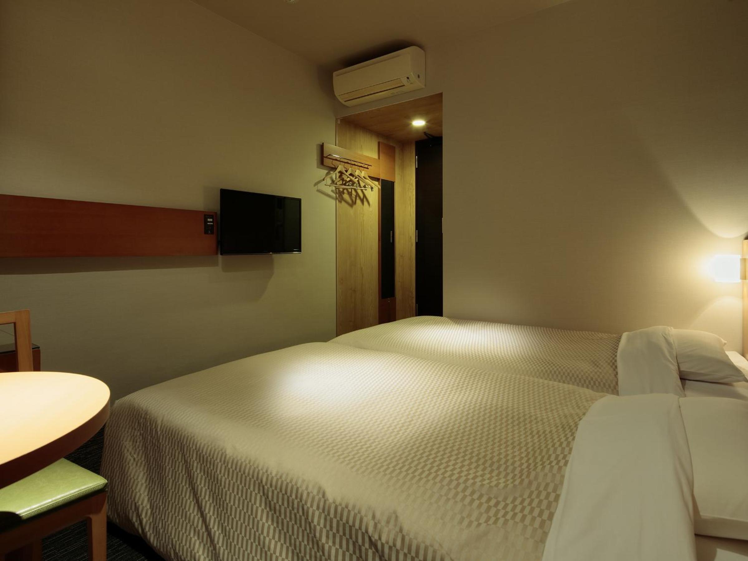 Twin Room - Non-Smoking - Photo 5