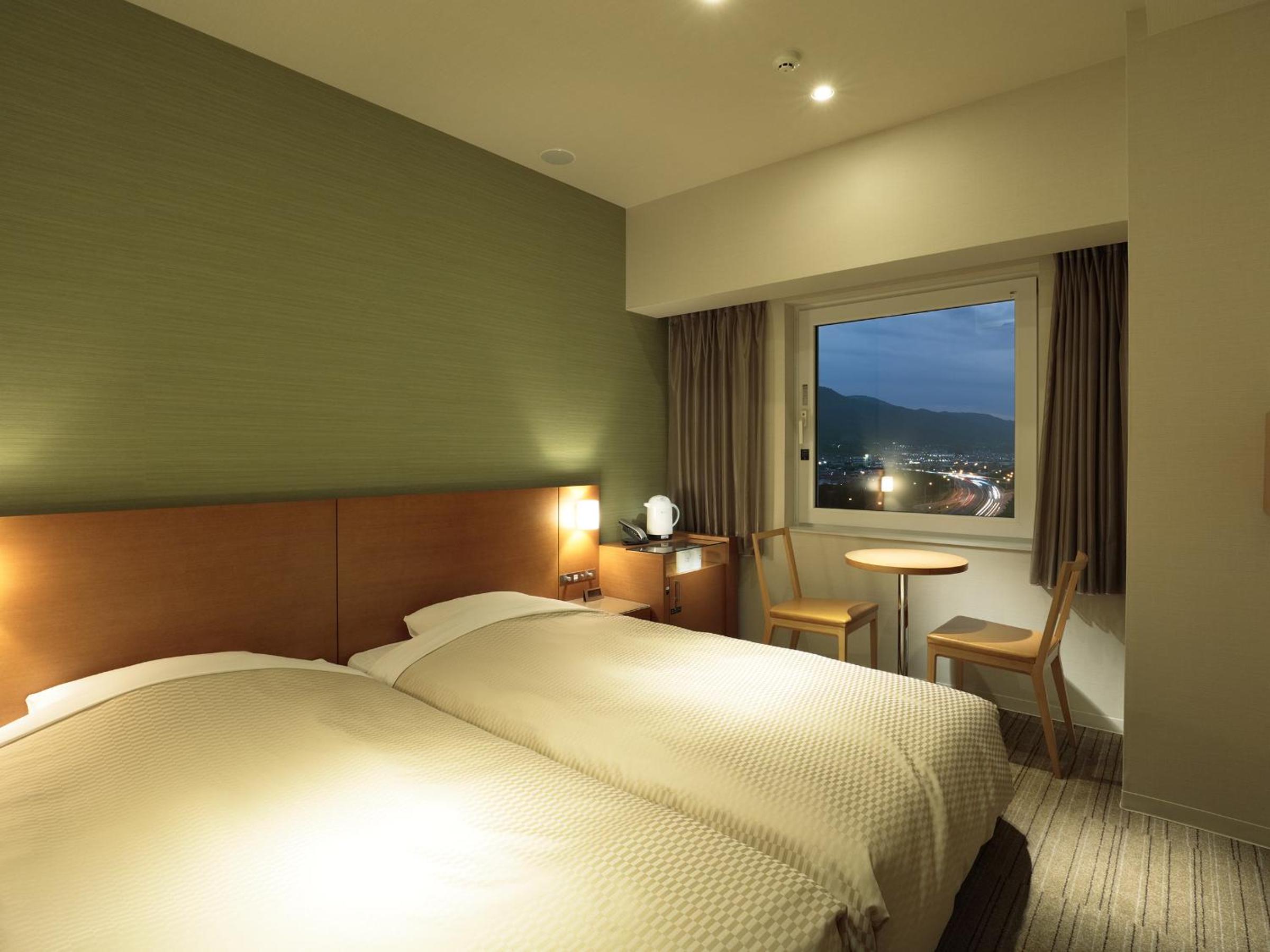 Twin Room - Non-Smoking - Photo 2