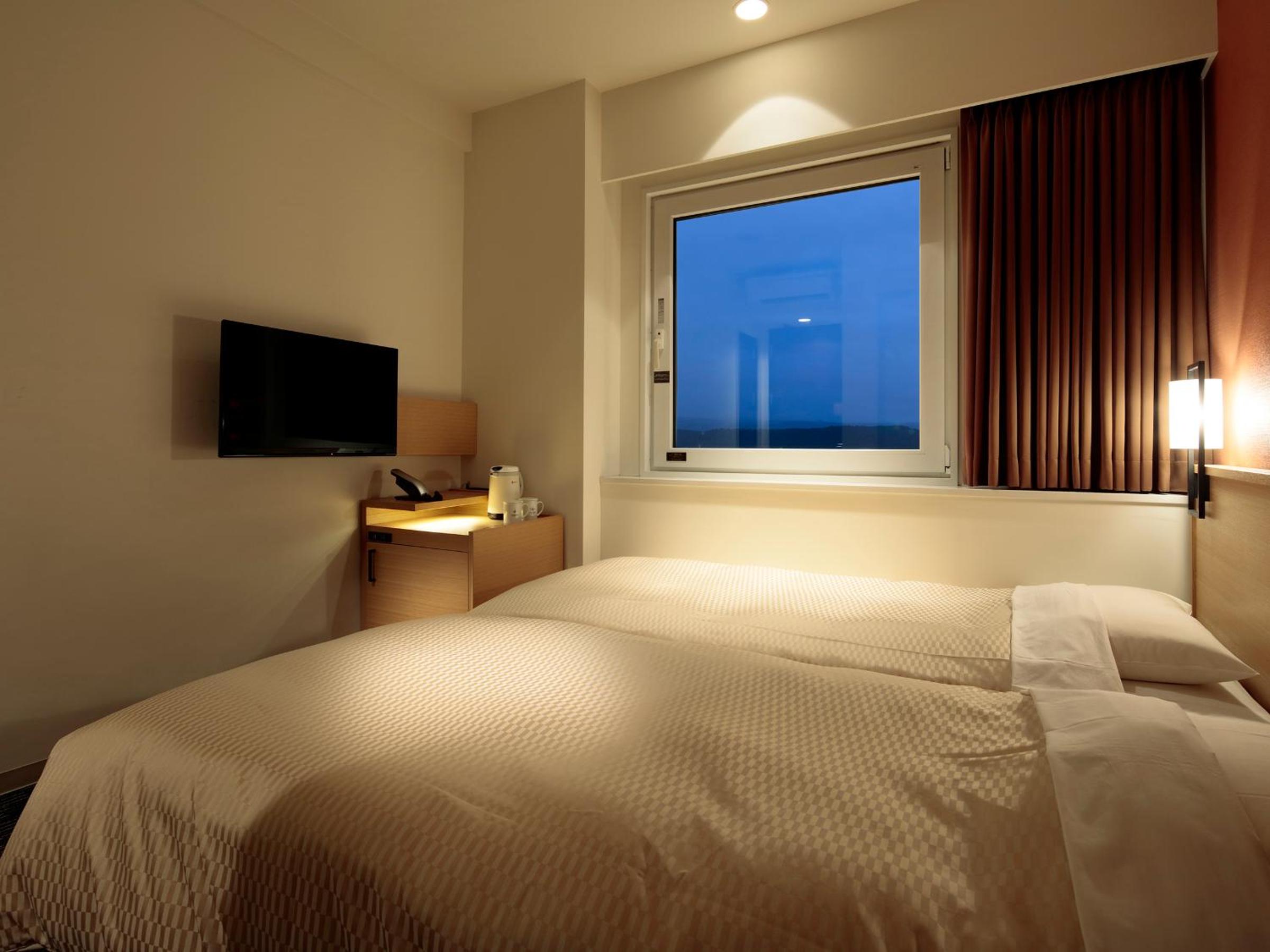 Twin Room - Smoking - Photo 4