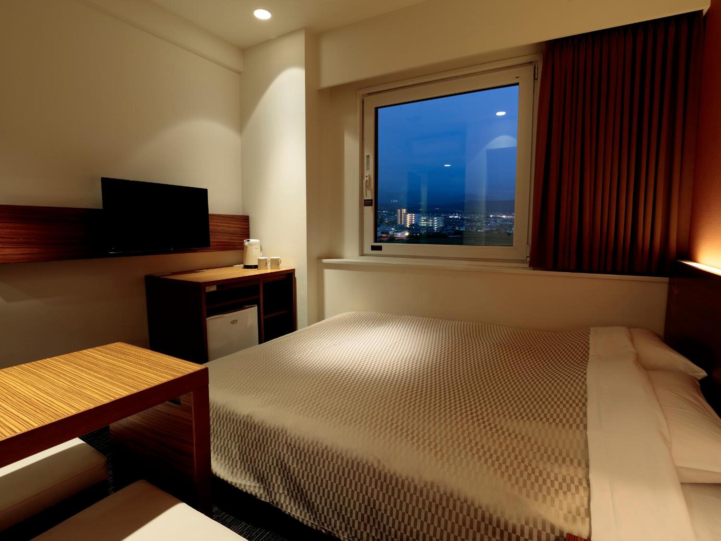 Queen Room - Non-Smoking - Photo 6