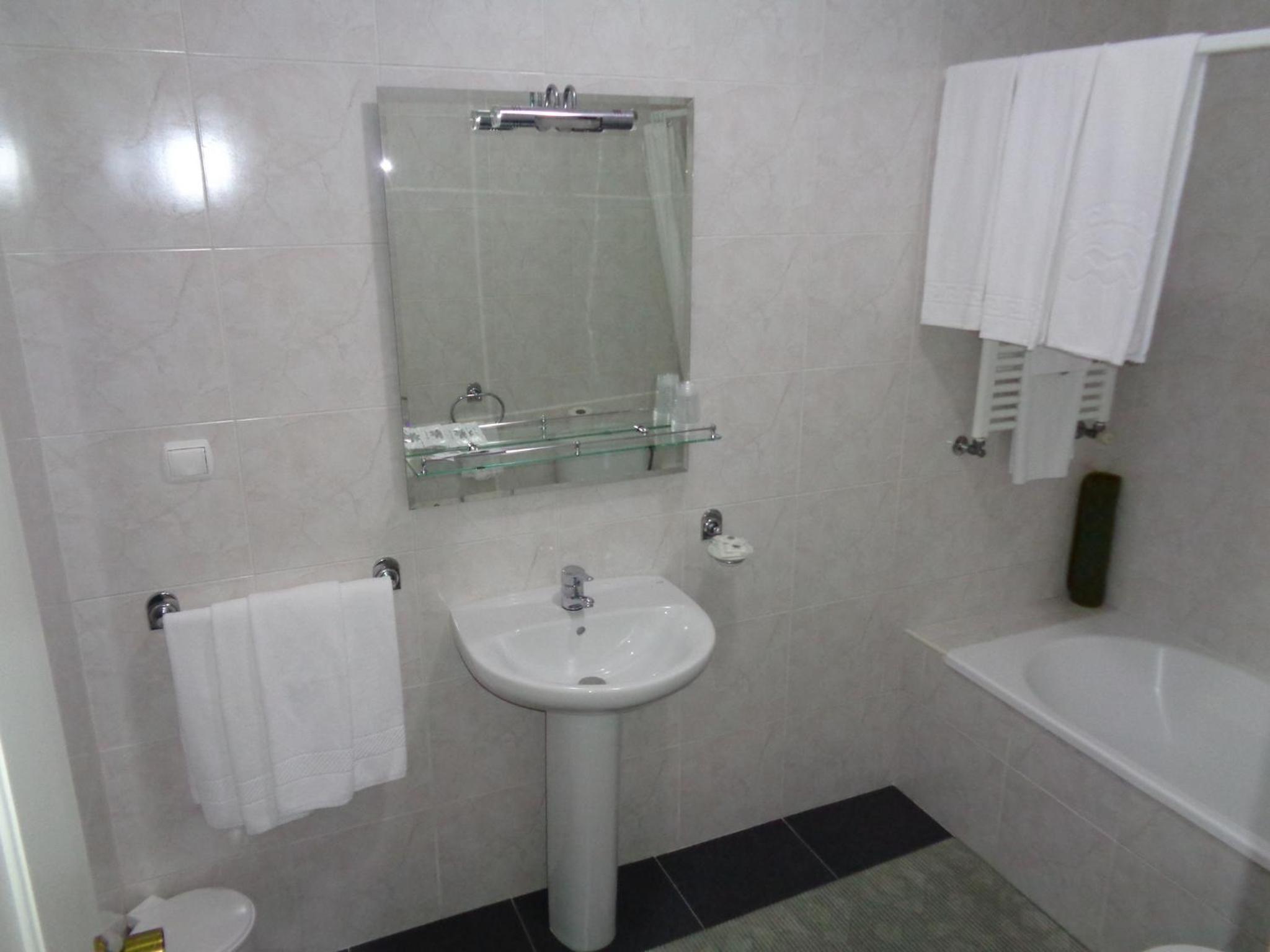 Double Room with Private Bathroom photo 2