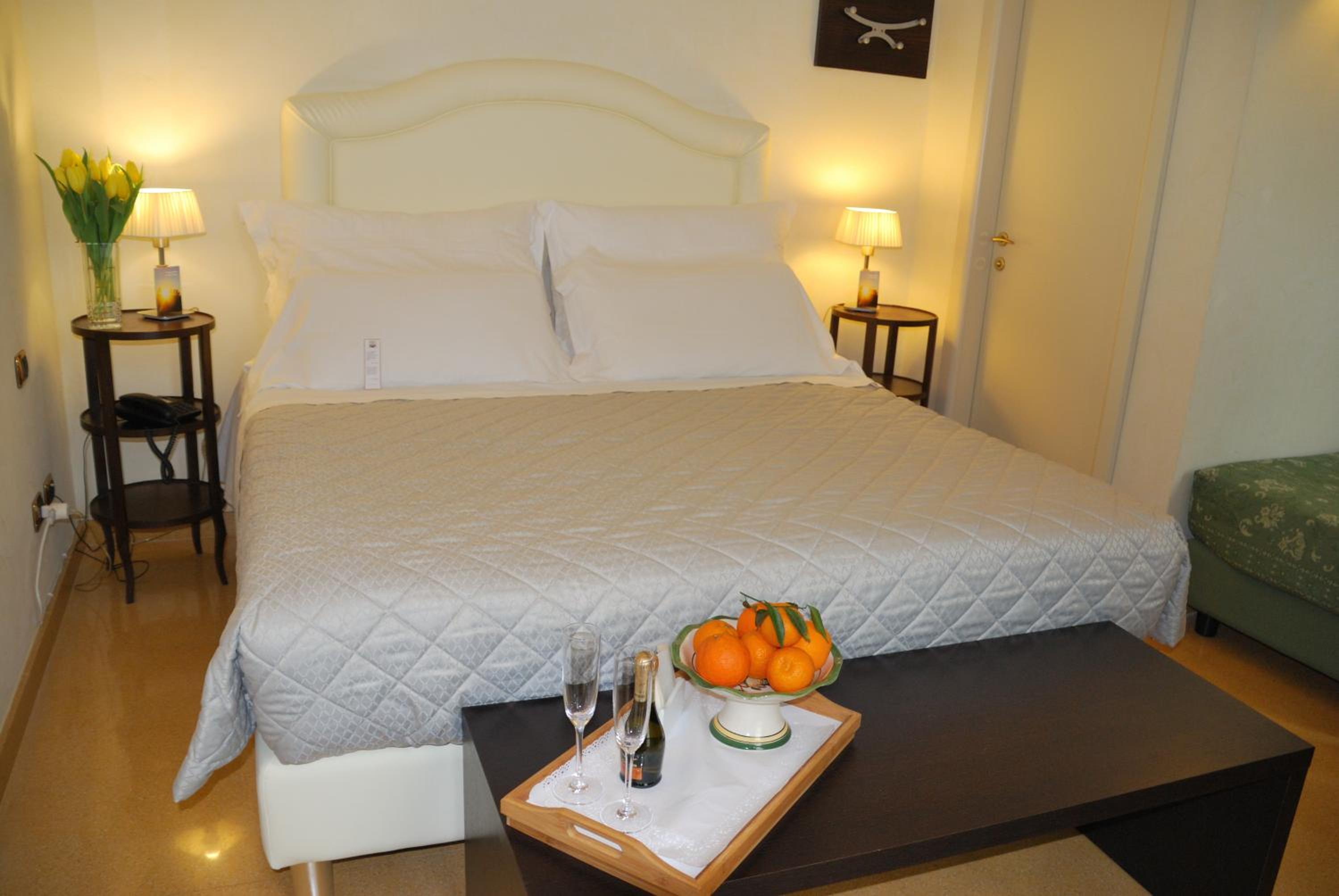Double or Twin Room - Photo 2
