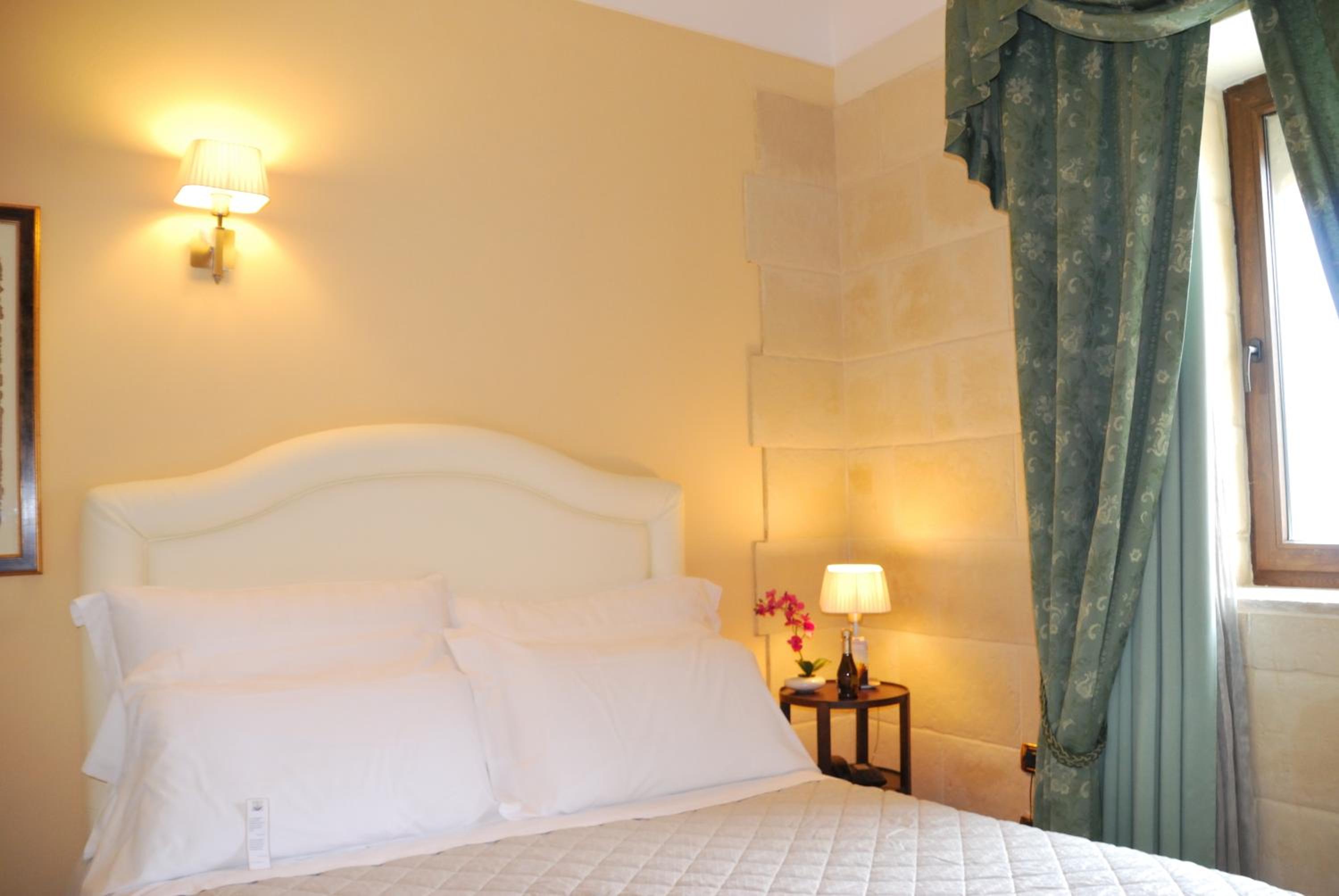 Double or Twin Room with Sea View - Photo 2