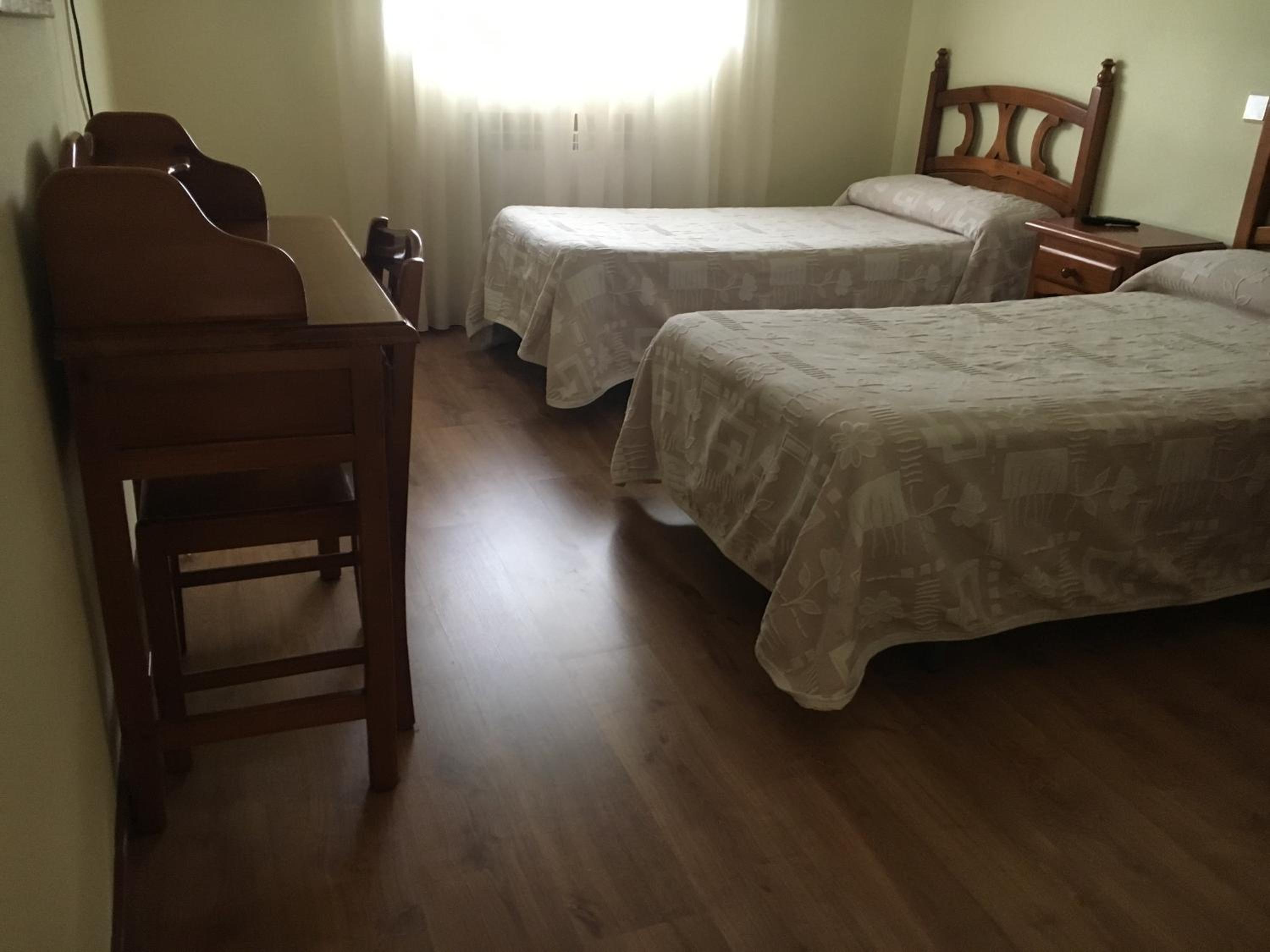 Twin Room - Photo 9