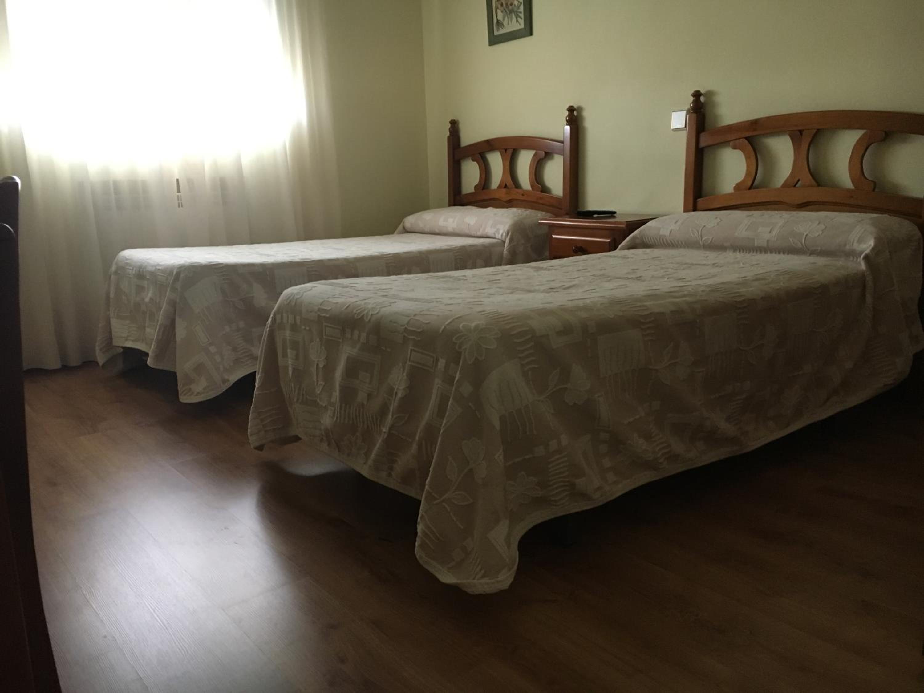 Twin Room - Photo 1