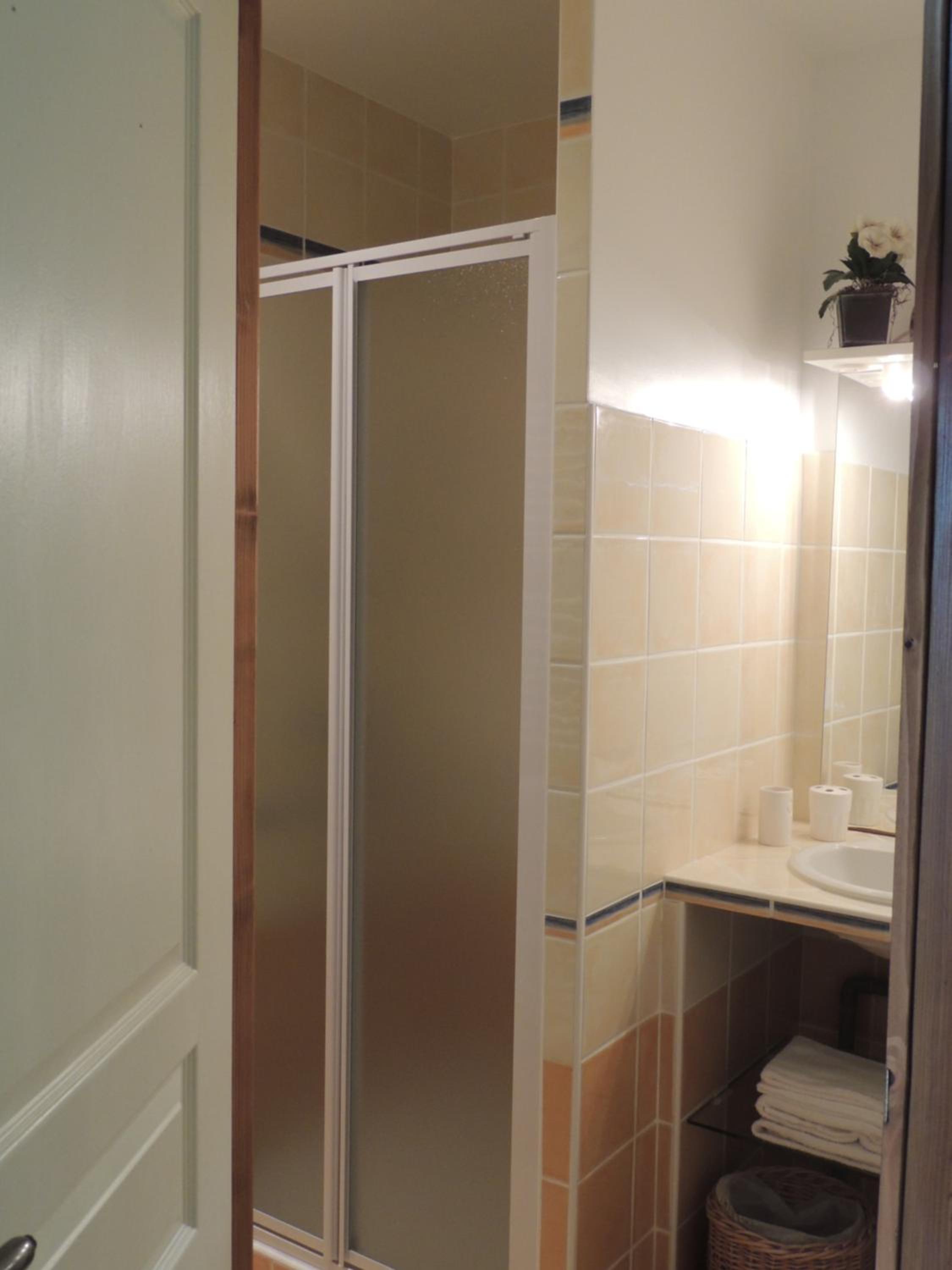 Family Room with Private Bathroom photo 2