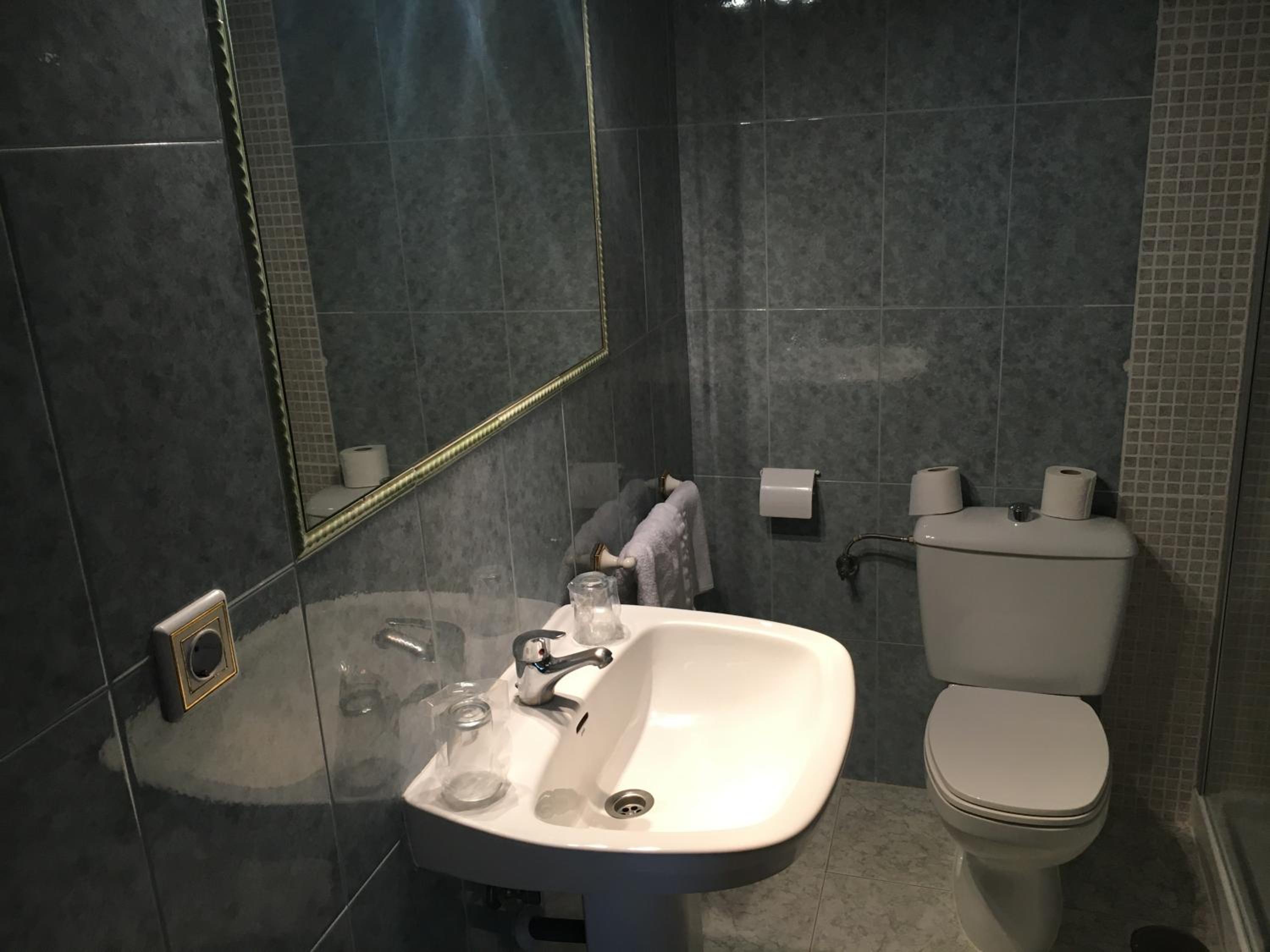 Double Room - Photo 6
