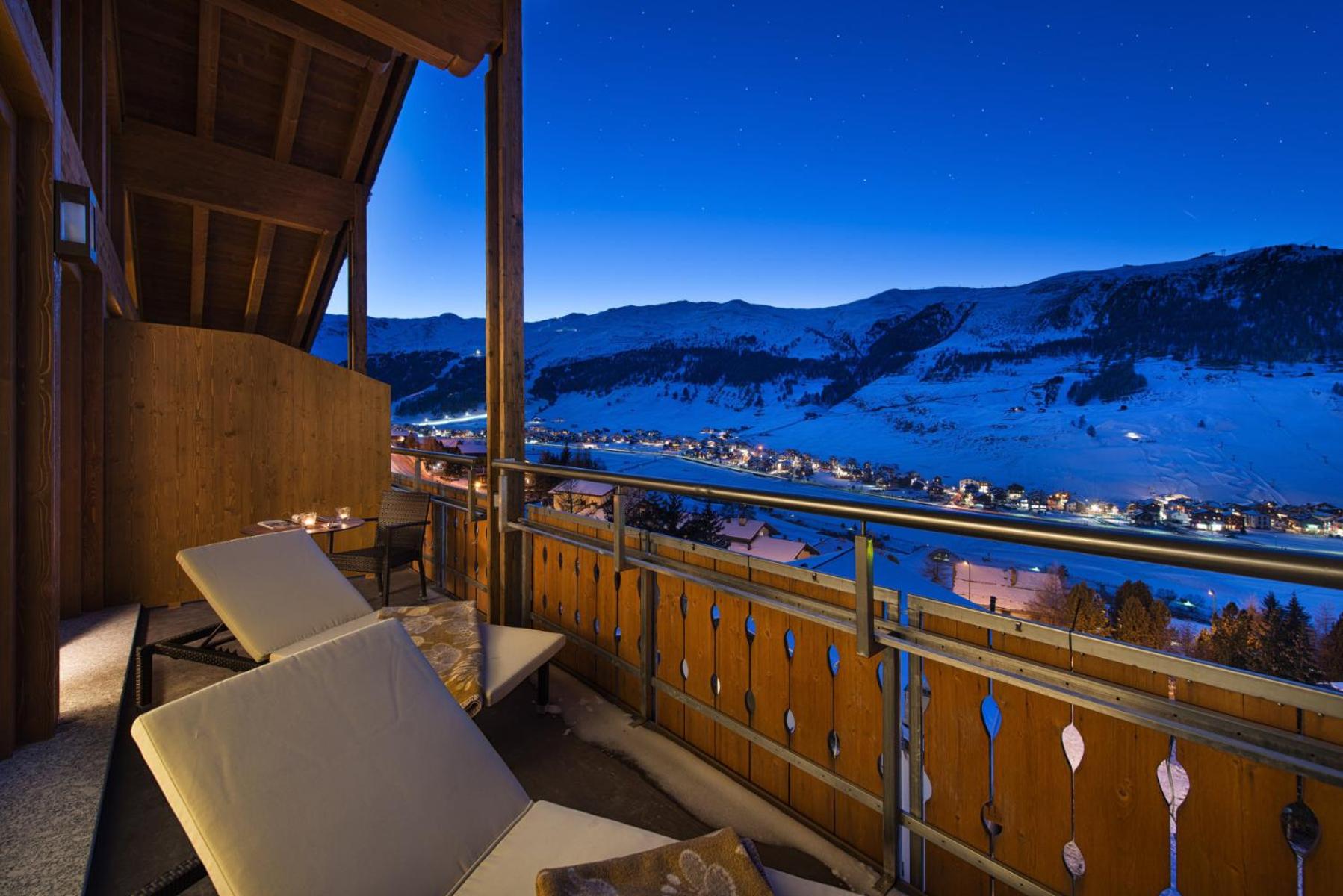 Suite with Hot Tub - Photo 5