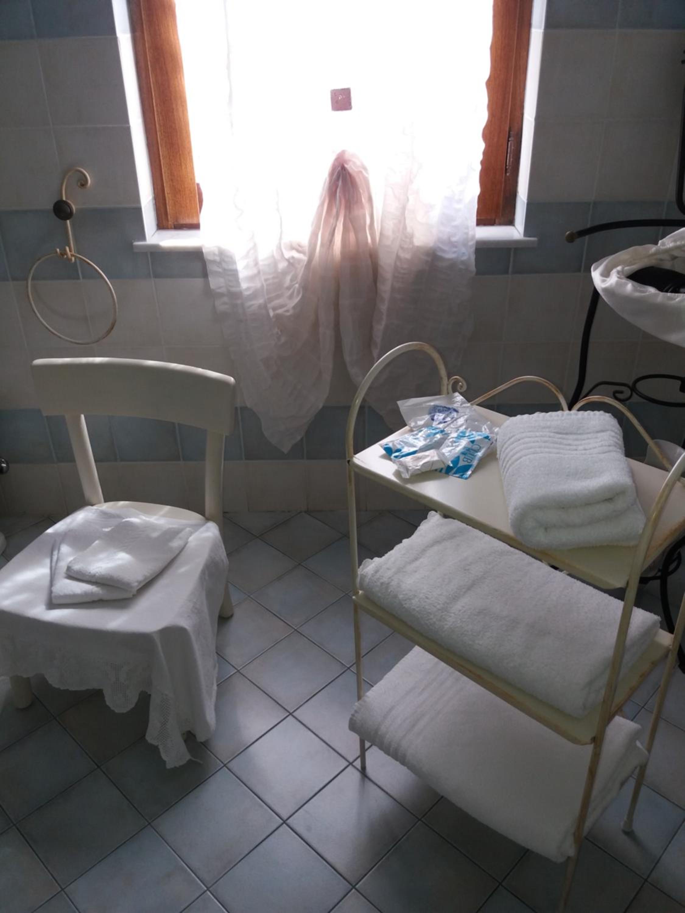 Double or Twin Room - Photo 13