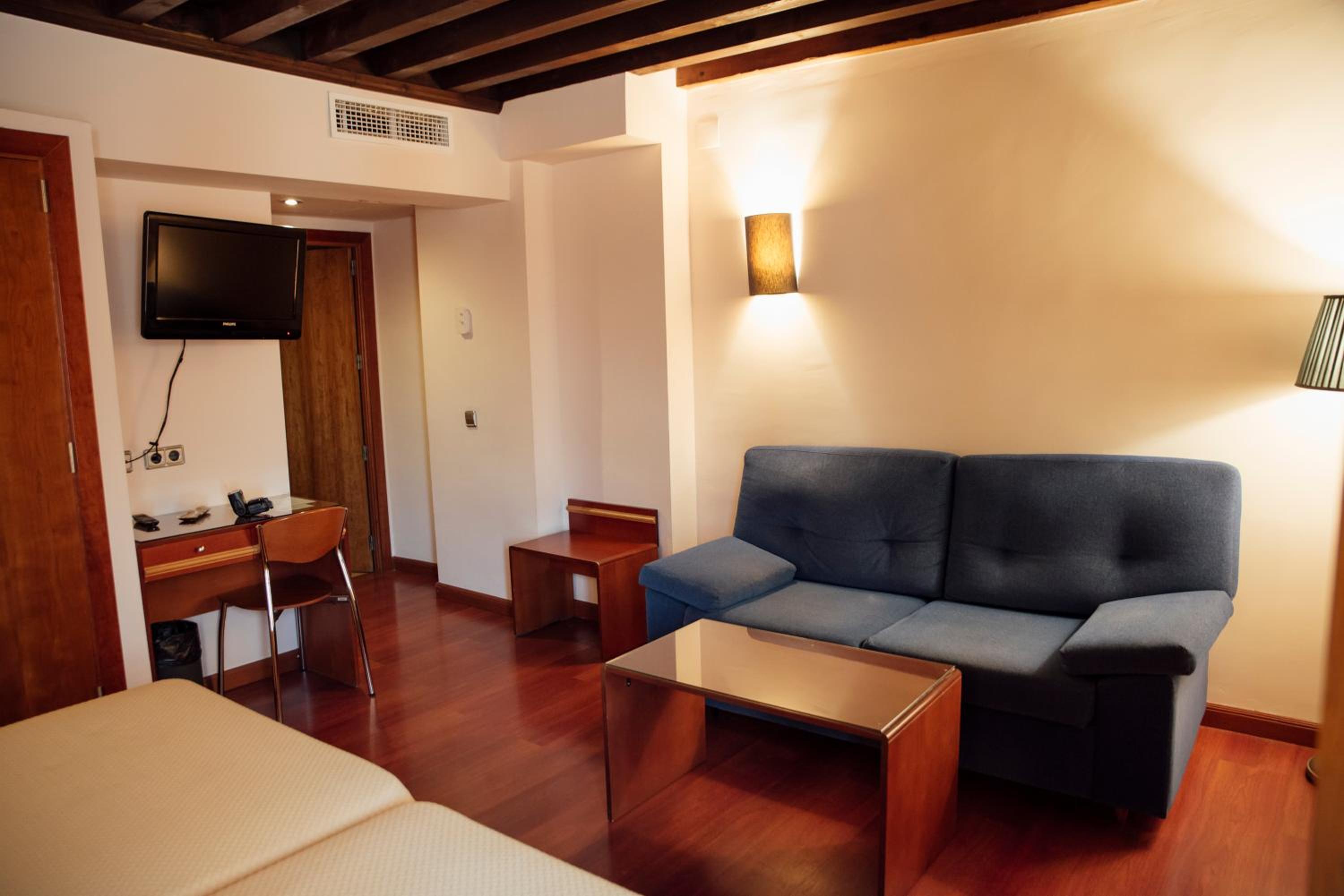 Superior Twin Room - Photo 3
