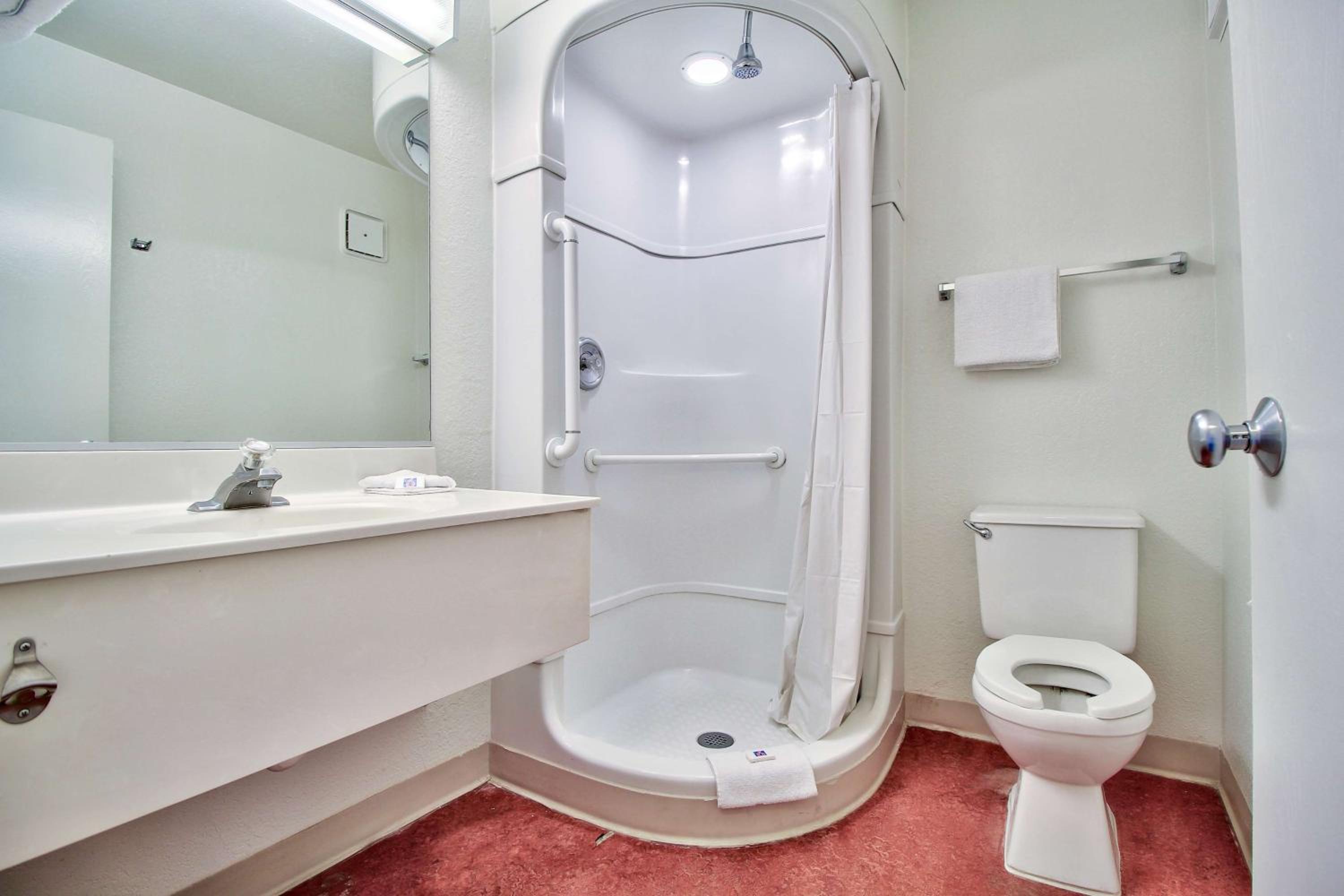 Quadruple Room - Non-Smoking photo 2
