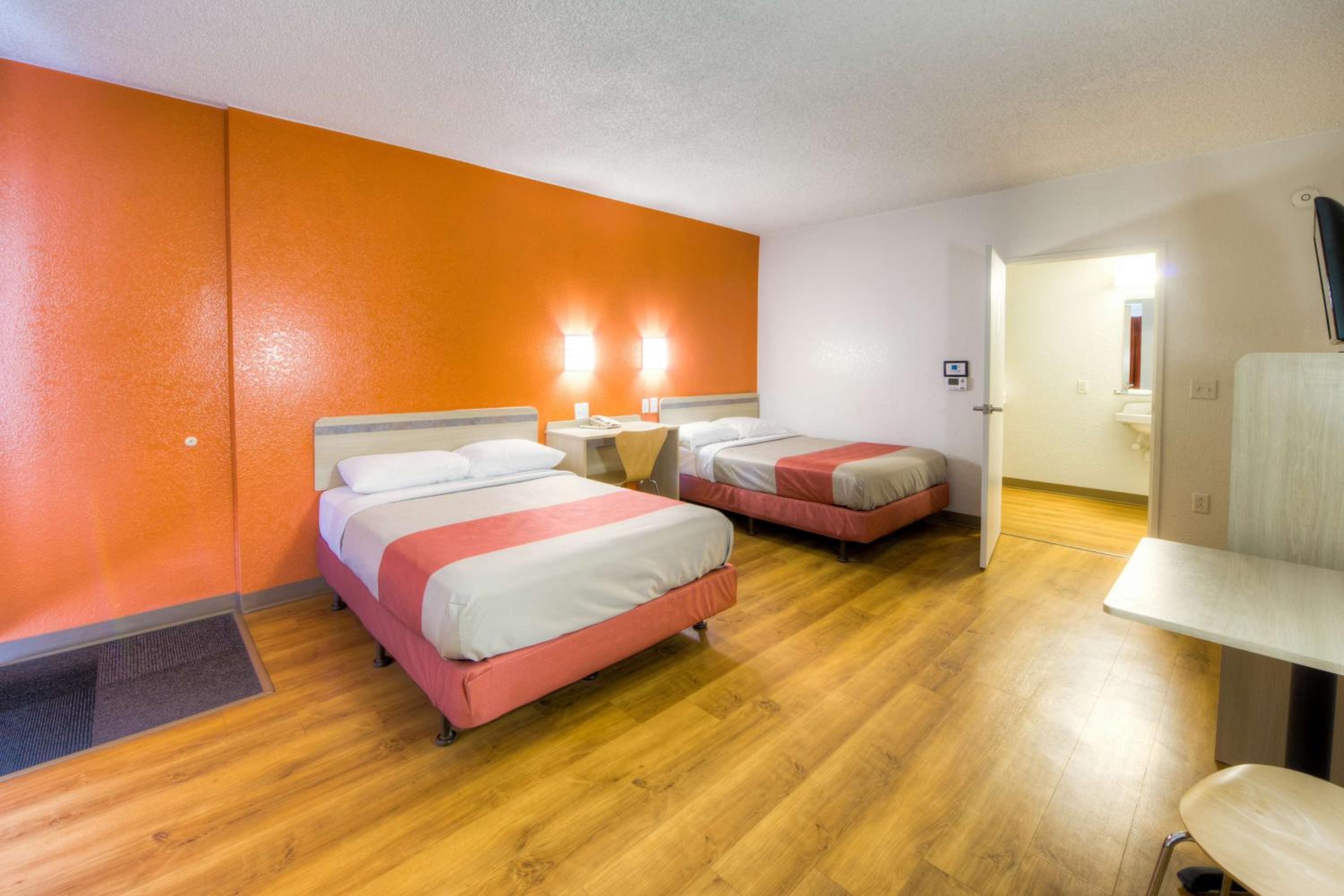 2 Full Beds | Micfridge, Smoking