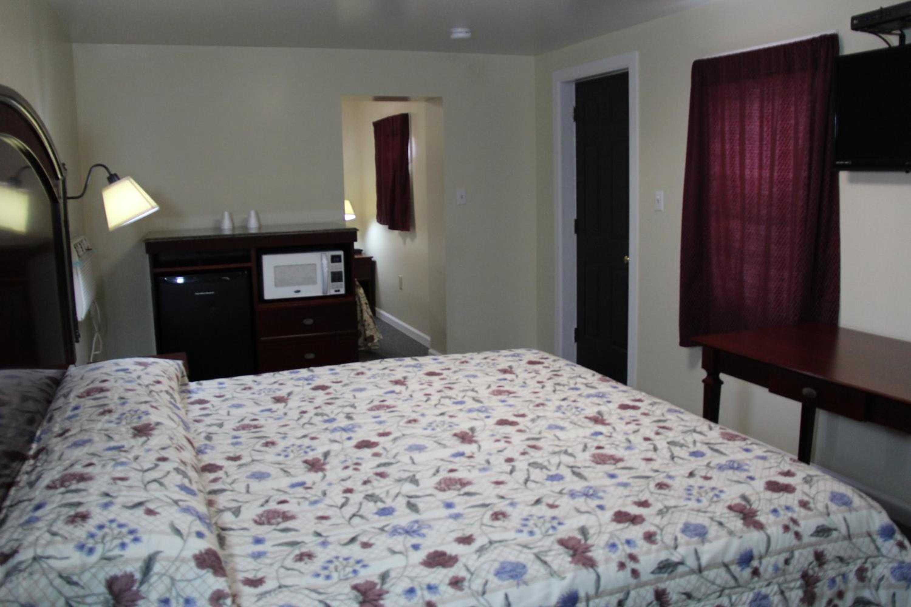 Deluxe King Suite photo 3