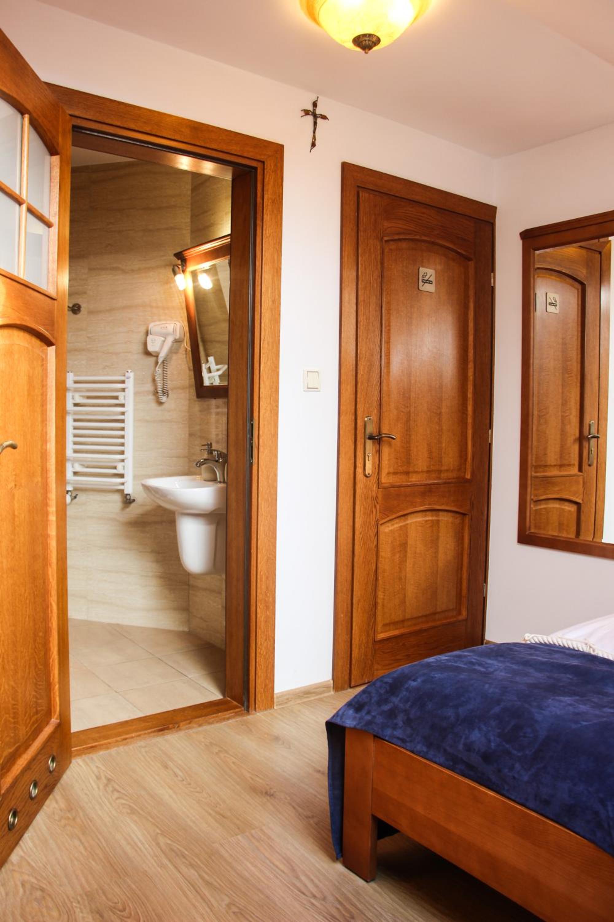 Double Room - Photo 3