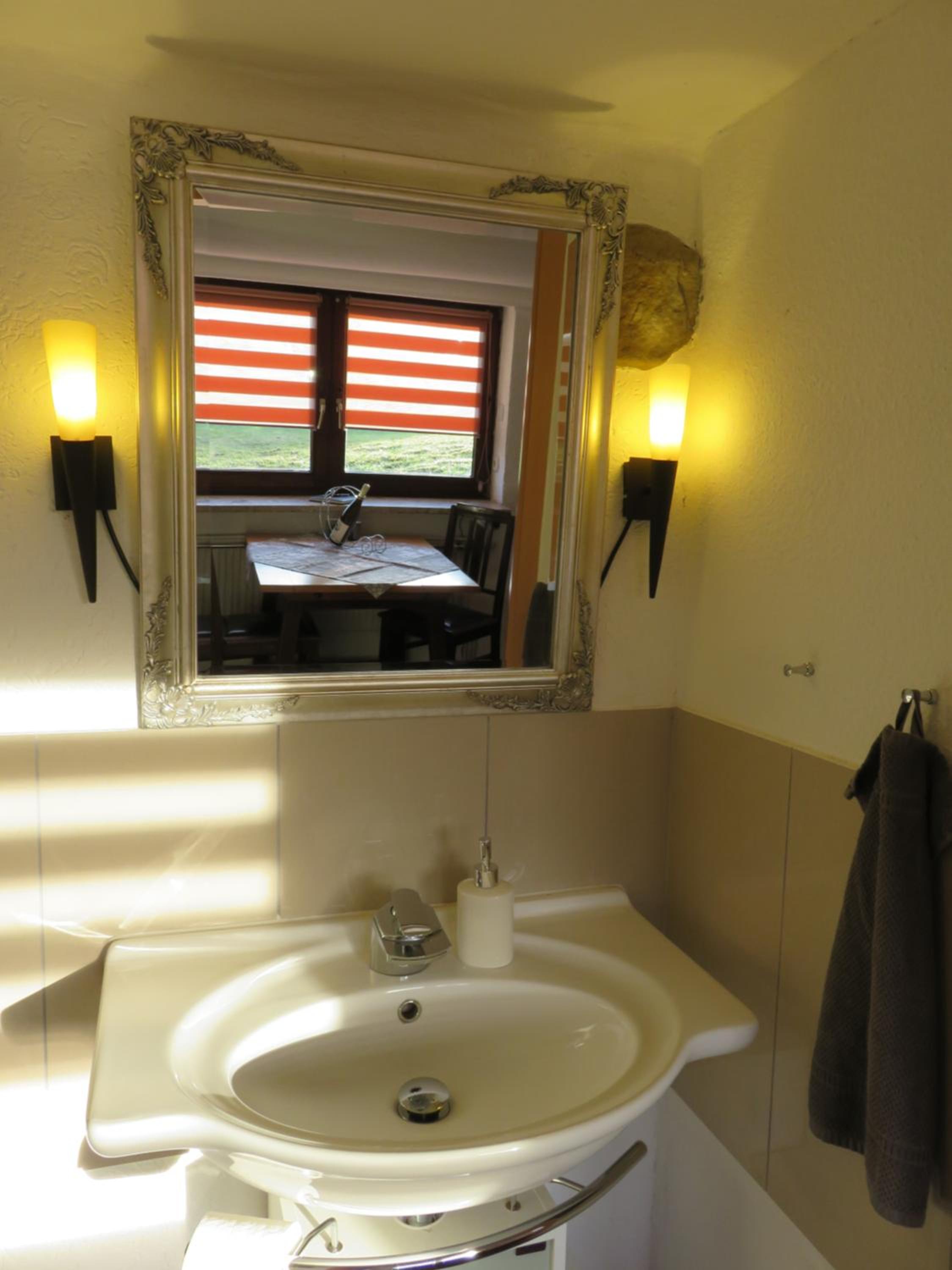 Apartment with Shower - Photo 31