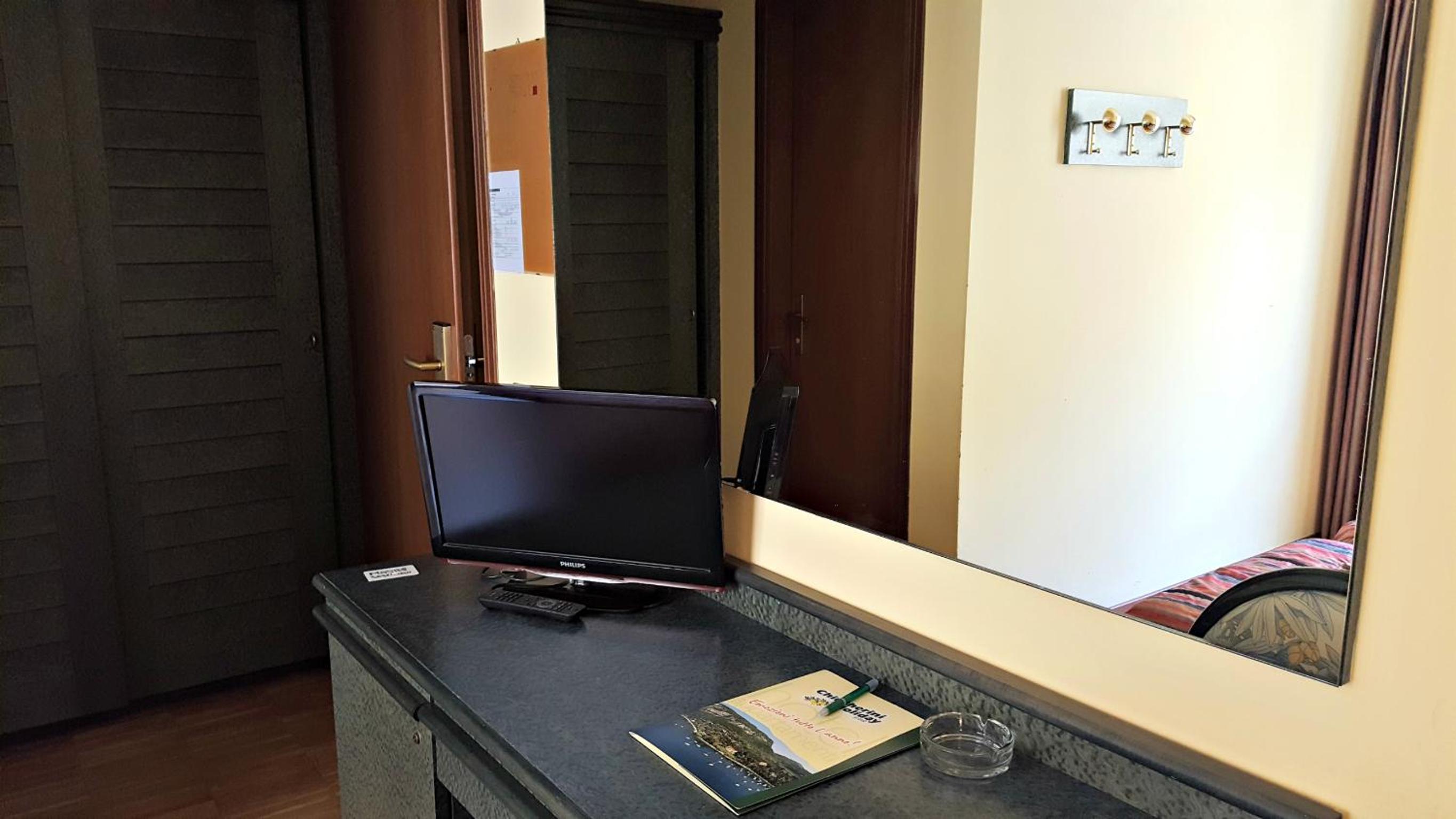 Double Room - Photo 5