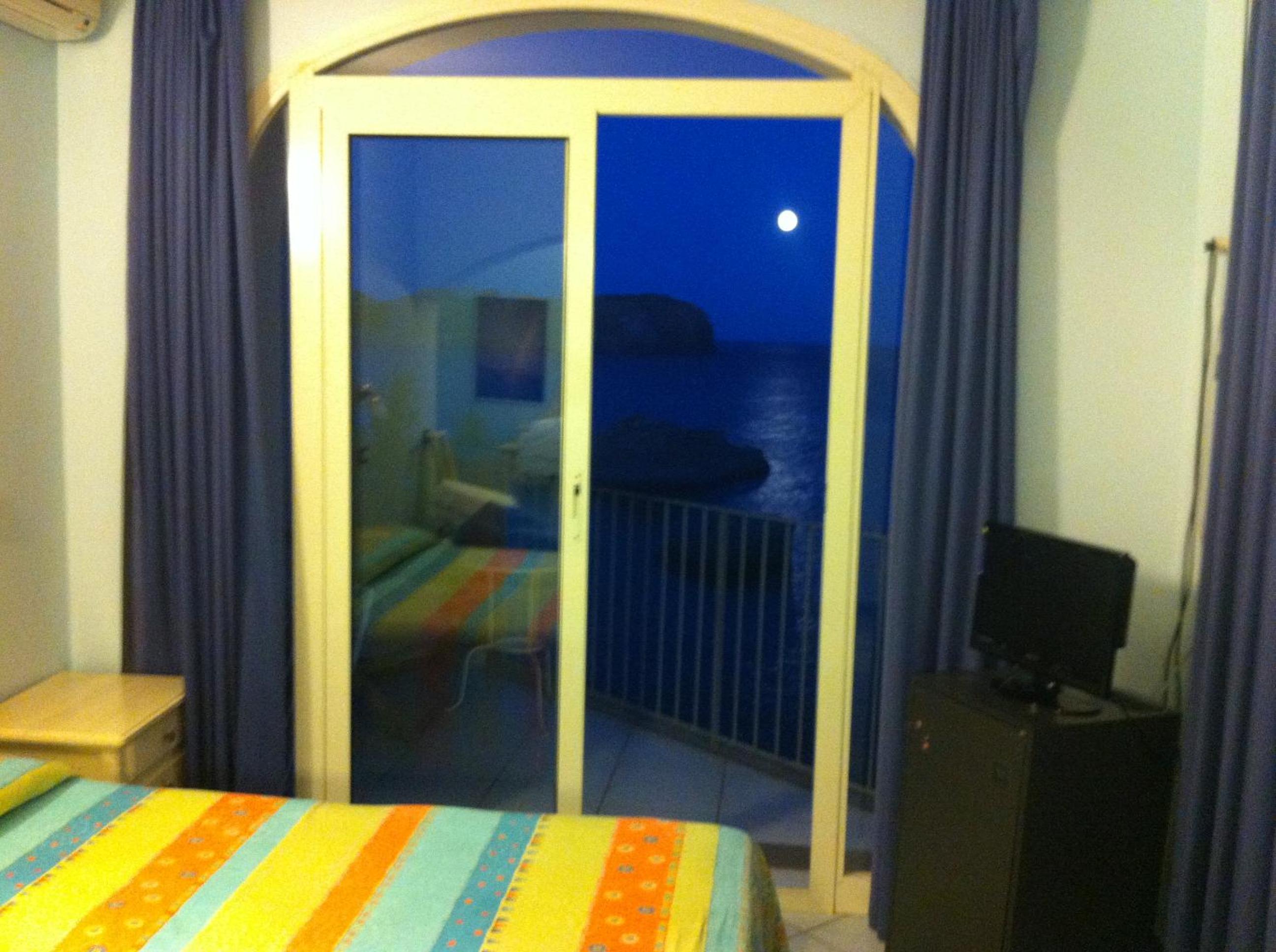 Double or Twin Room - Photo 9