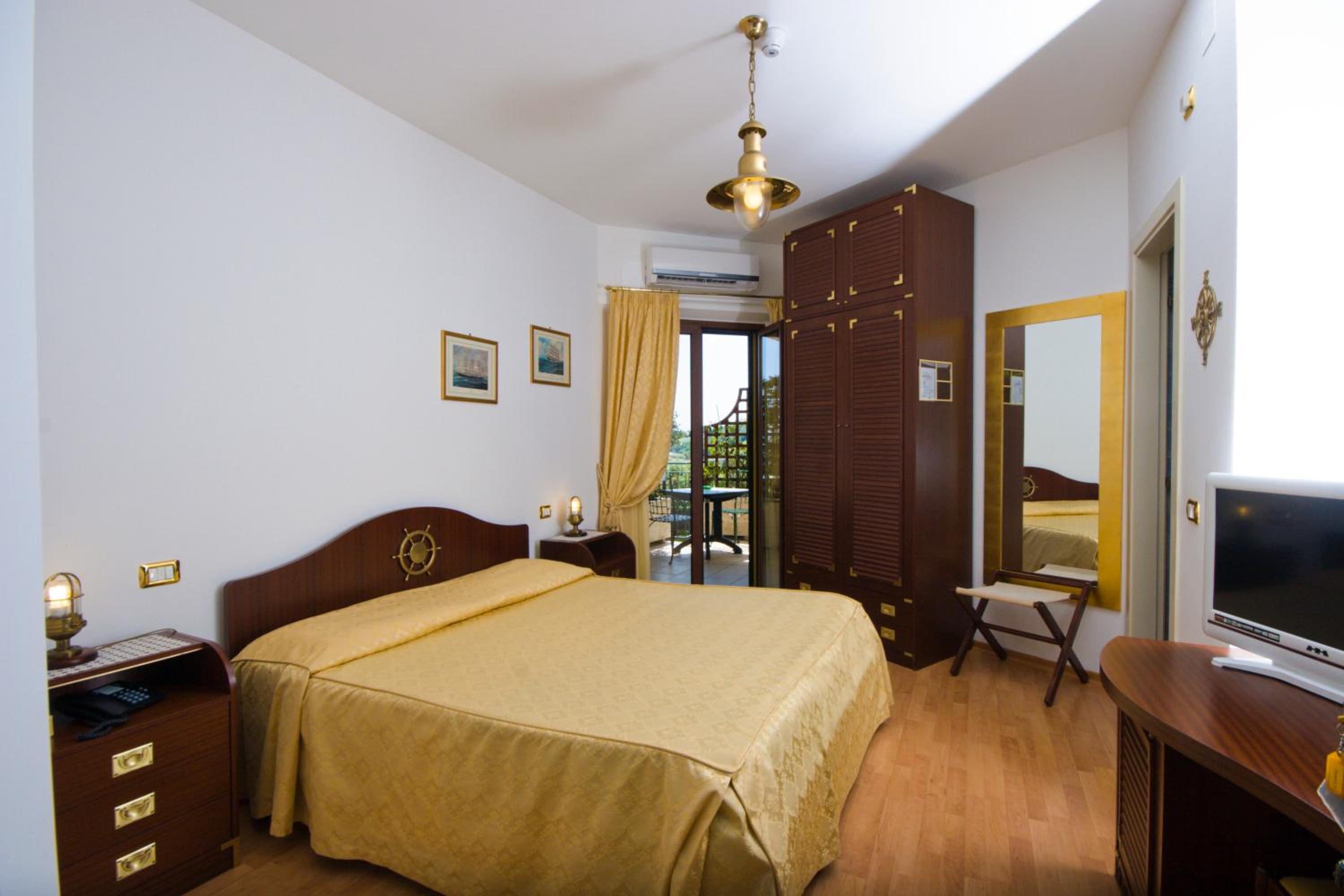 Double Room - Photo 3