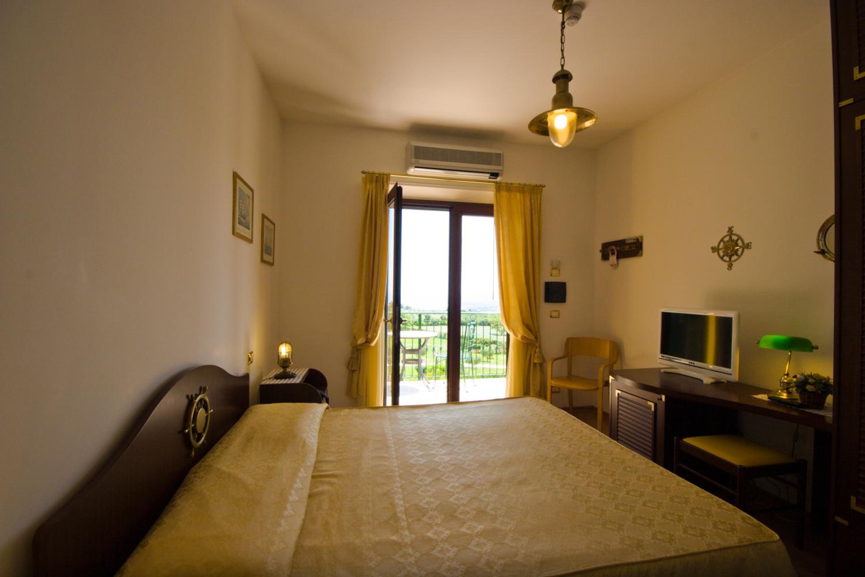 Double Room - Photo 2