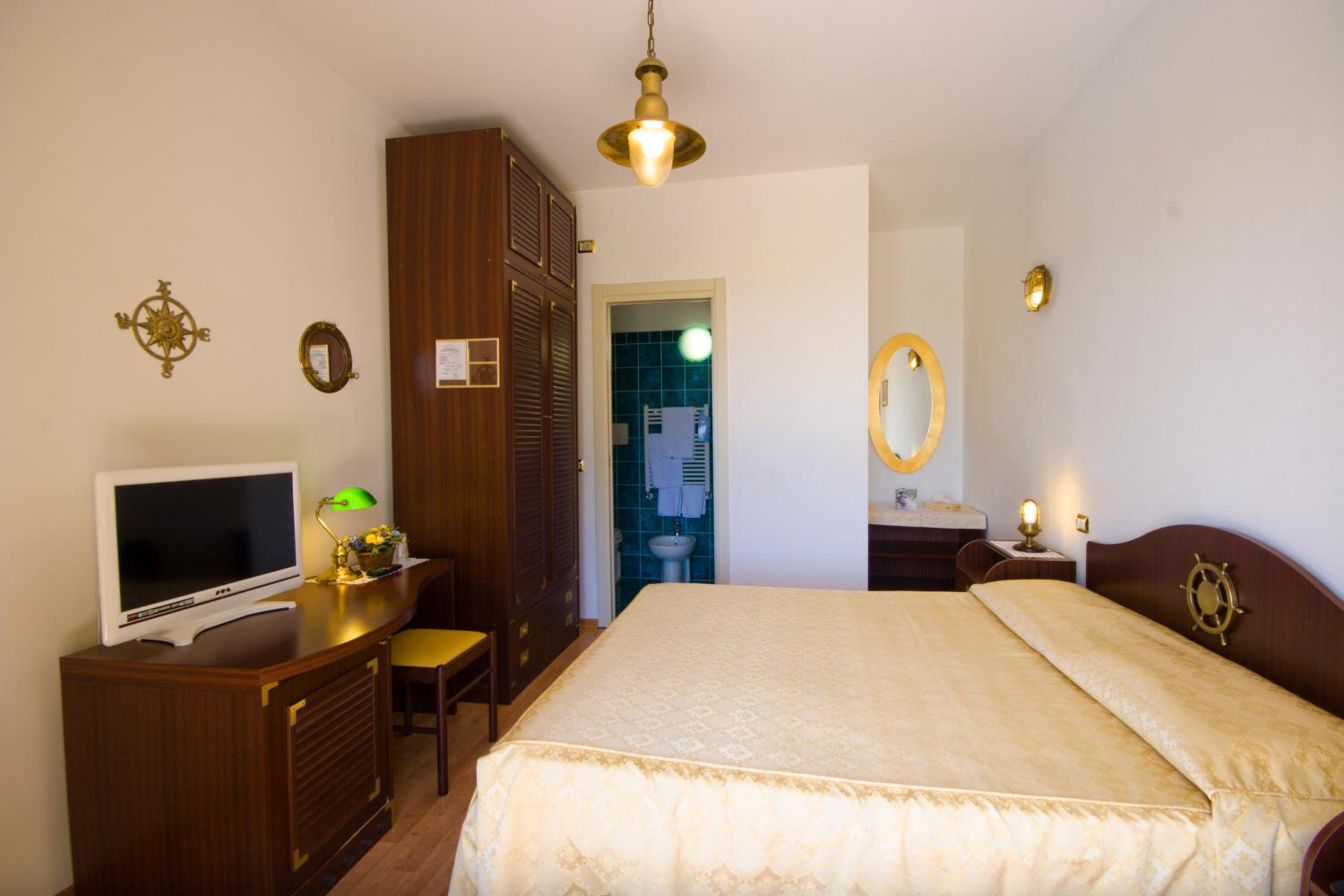 Double Room - Photo 1