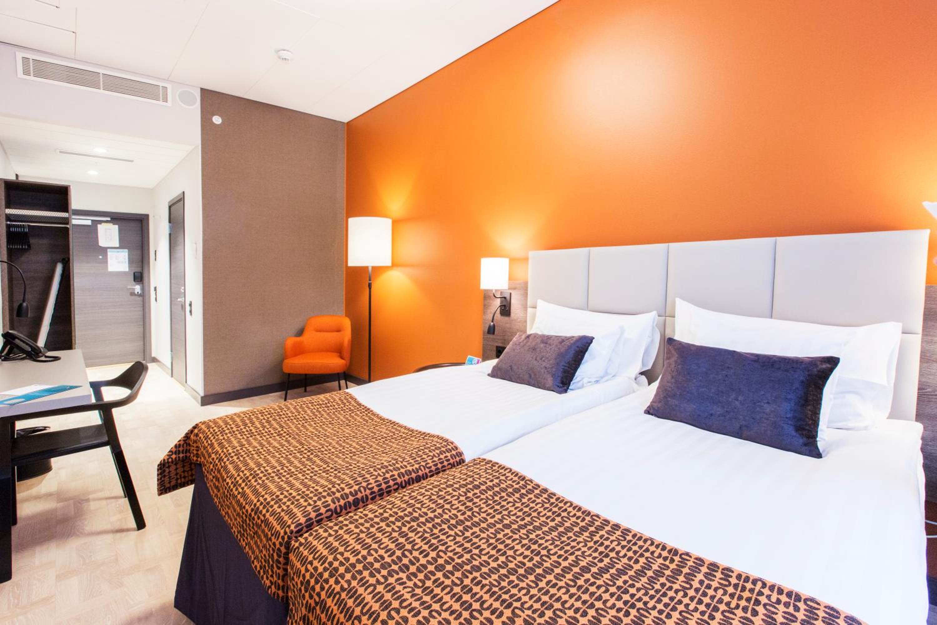 Standard Twin Room - Photo 1
