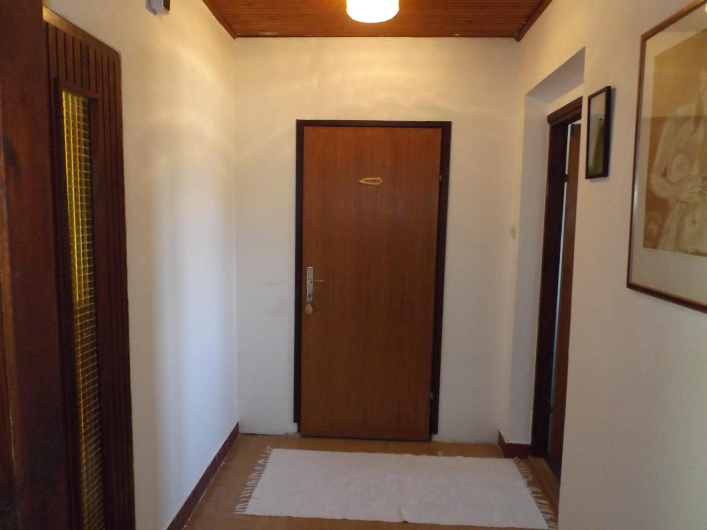 One-Bedroom Apartment - Photo 3