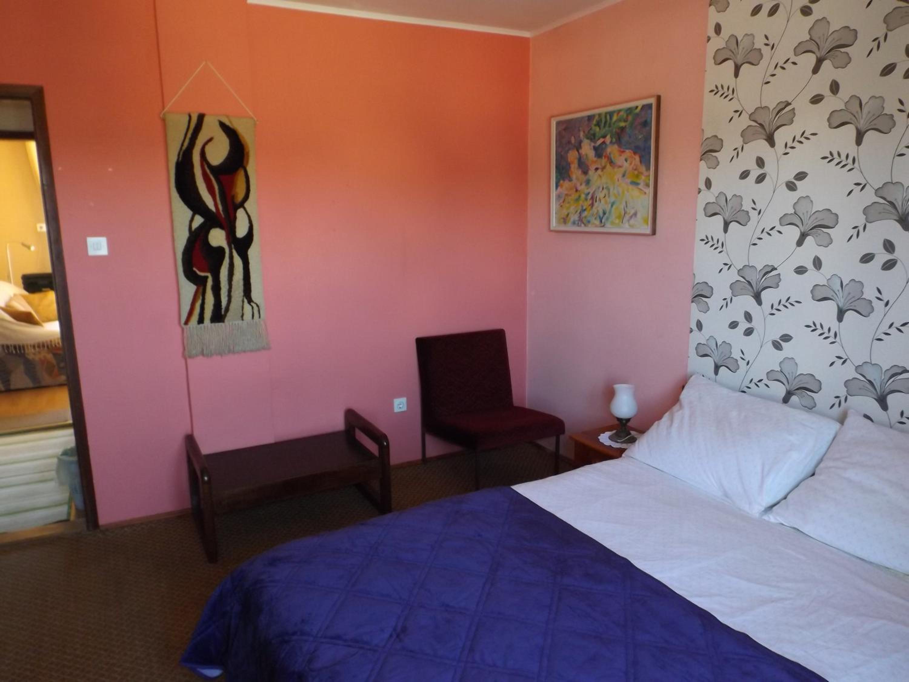 One-Bedroom Apartment - Photo 11
