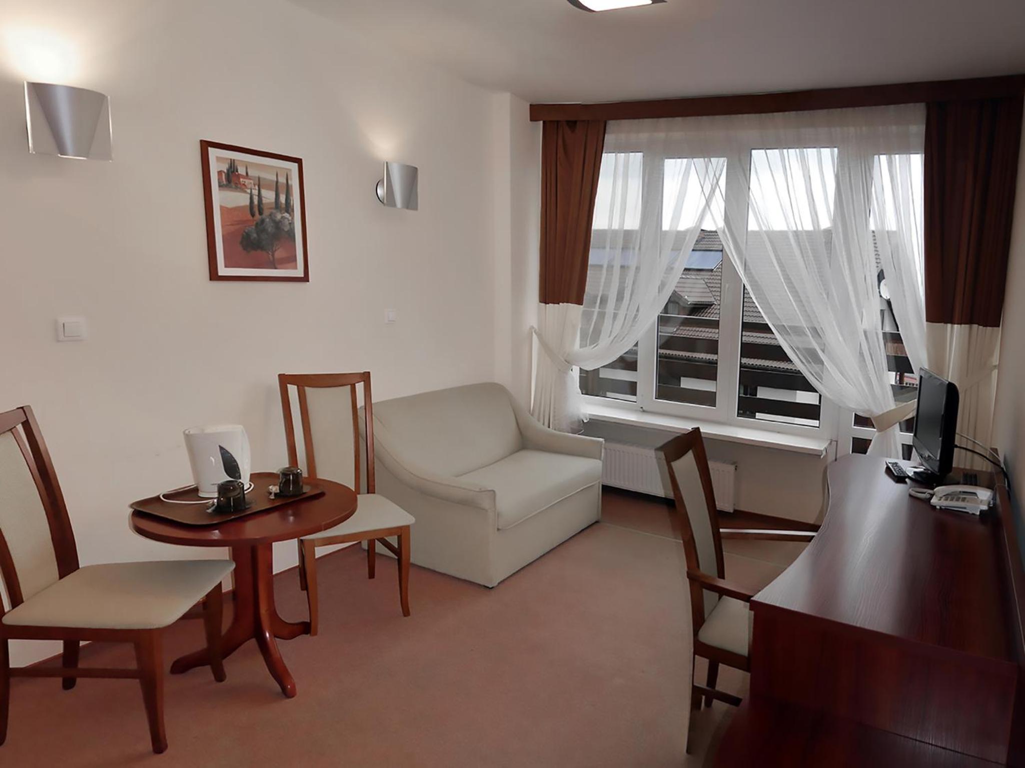 Double Room with Balcony - Photo 8