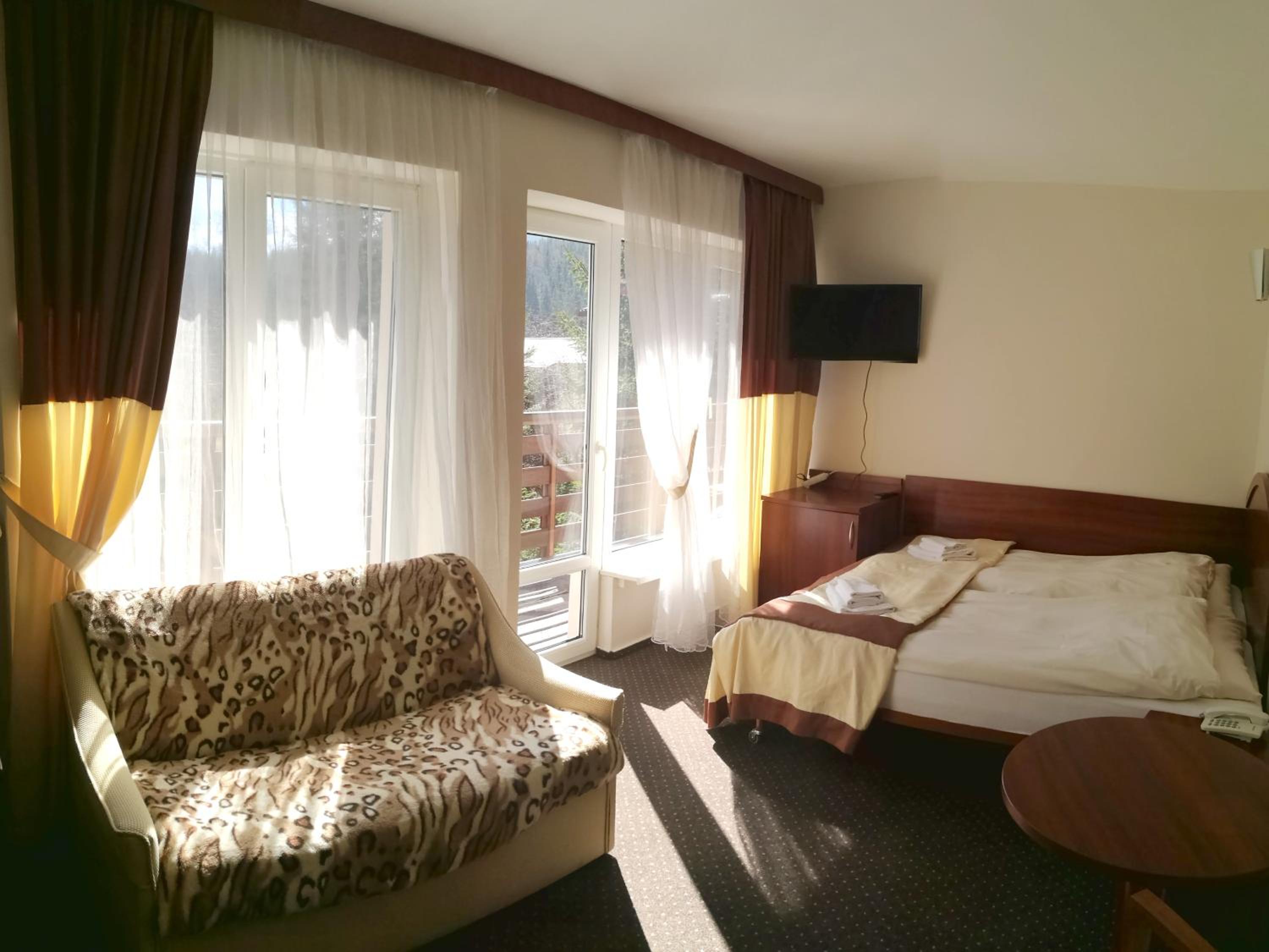 Double Room with Balcony - Photo 4