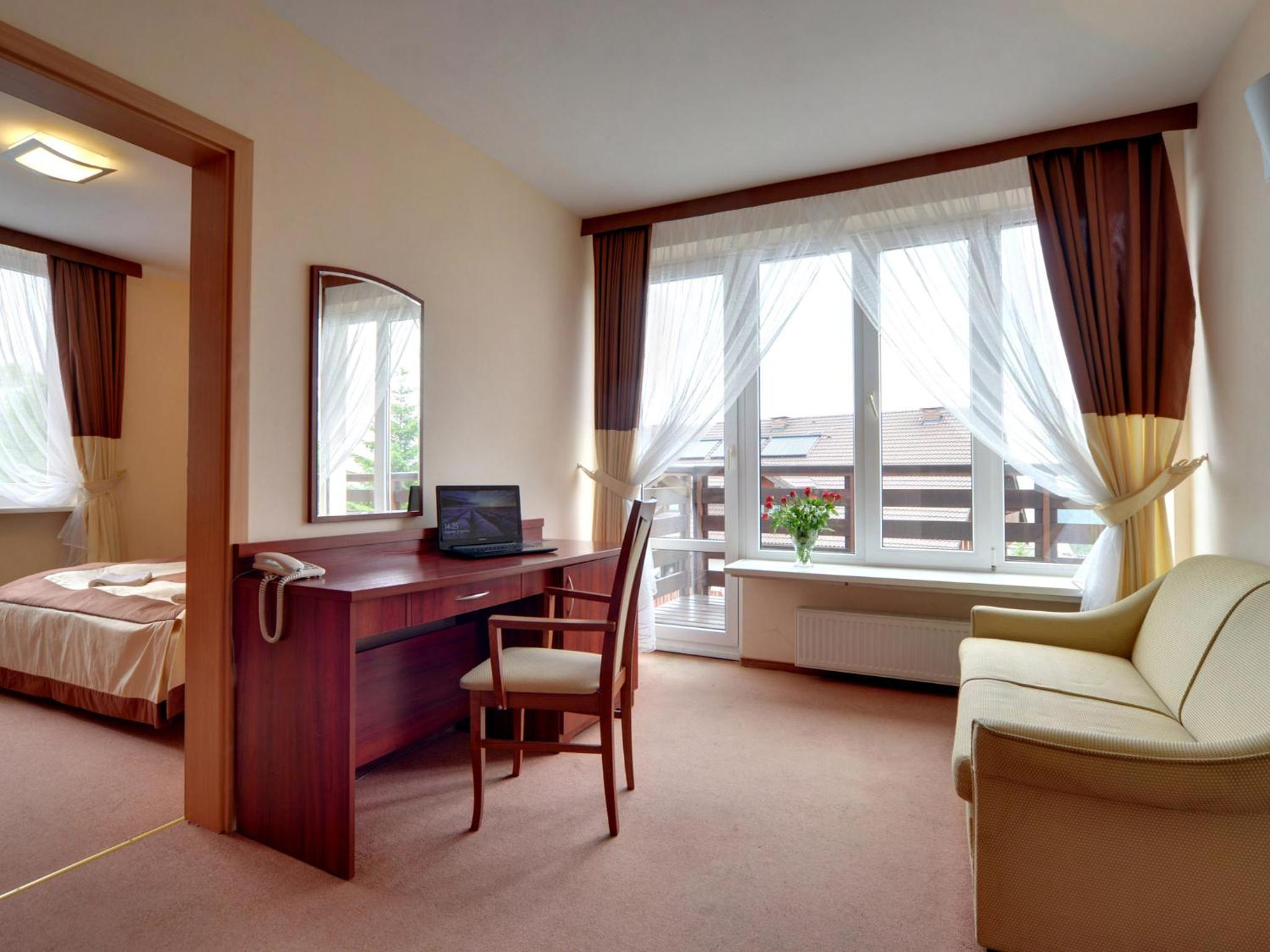 Double Room with Balcony - Photo 6