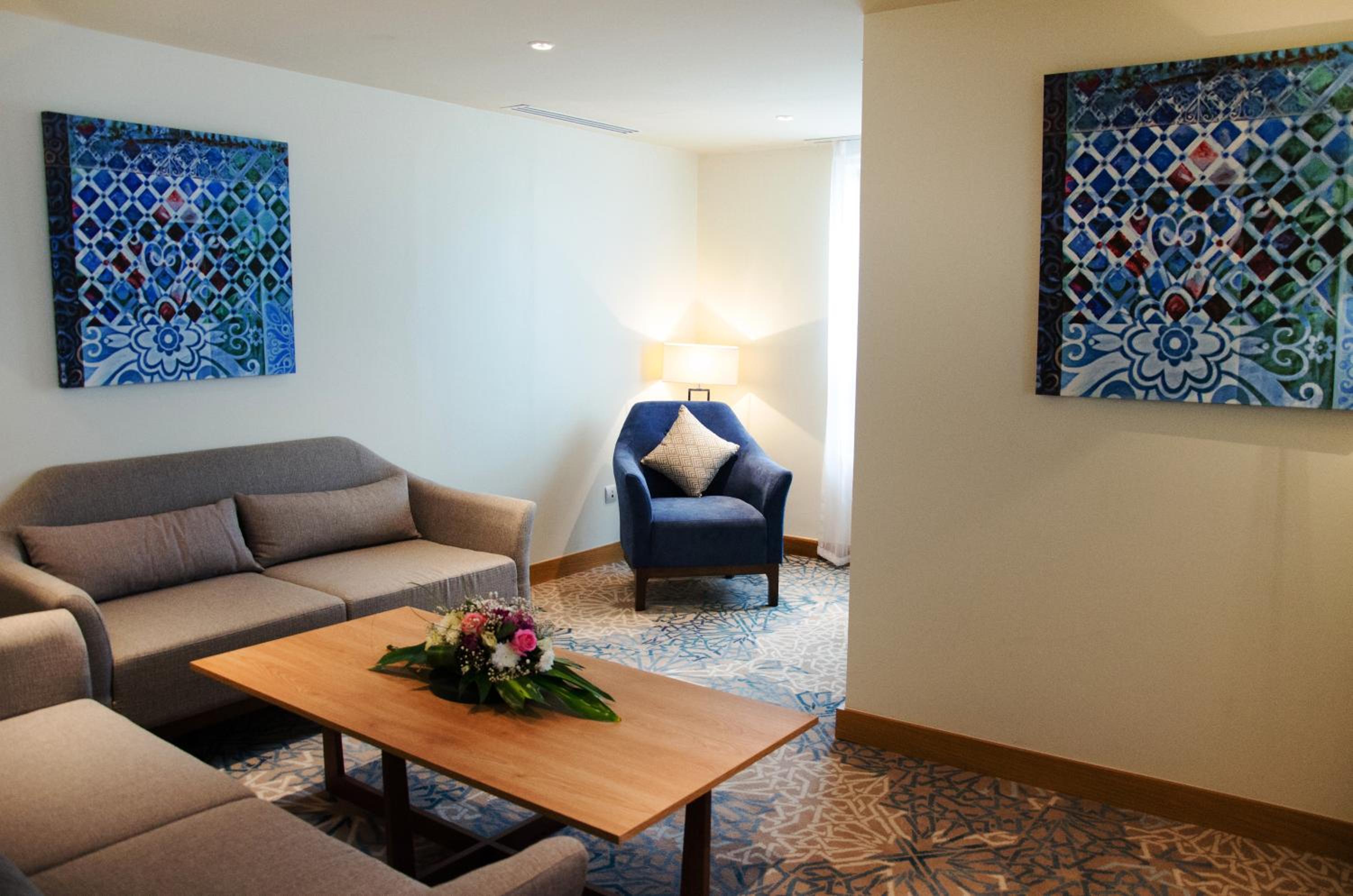 Executive Suite - Photo 4